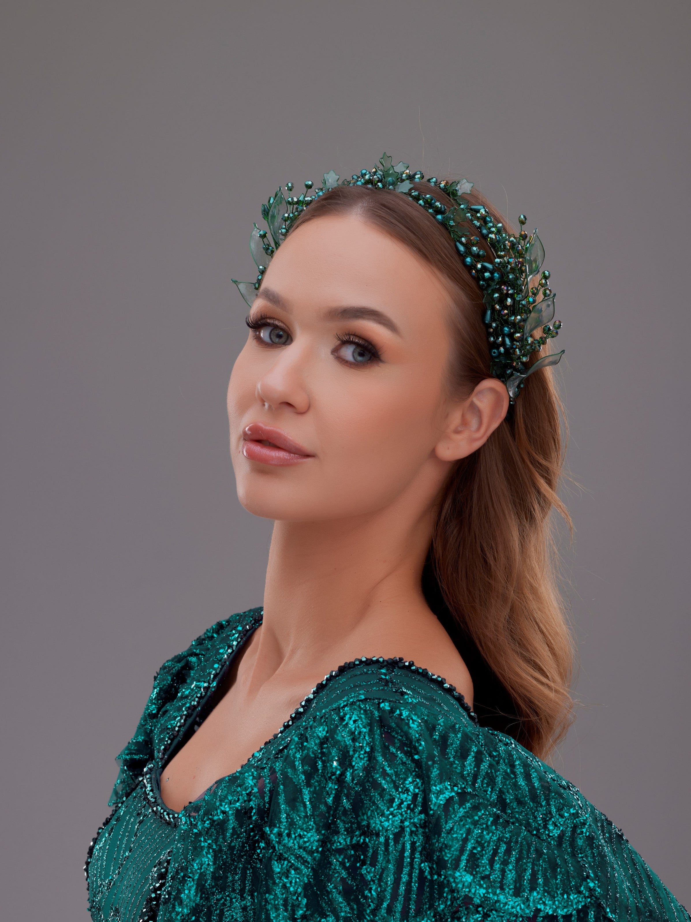 Elegant Flower and Pearl Detailed Bridal Tiara