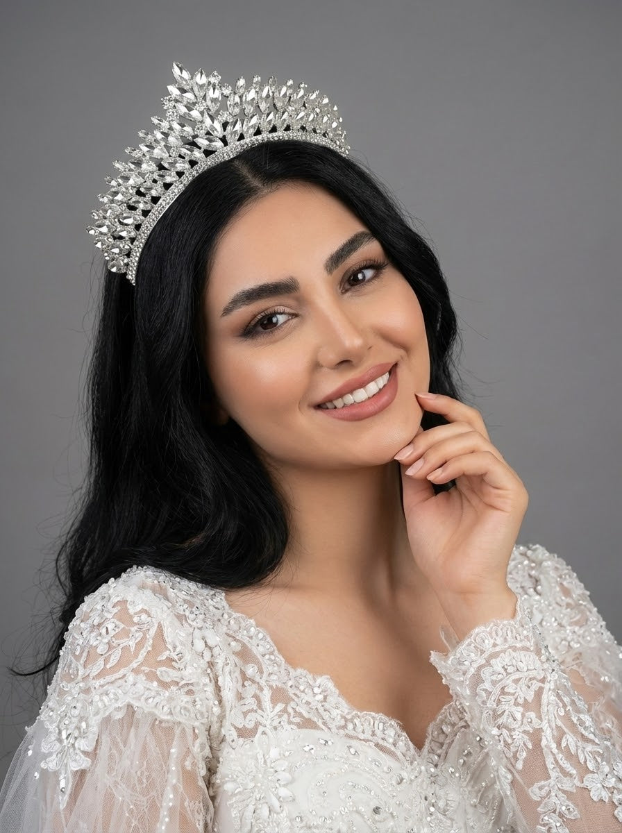 Beyaz kristal taşlı kraliçe model gelin tacı – beyaz taşlı parlak saç tacı, düğün ve nişan töreni için