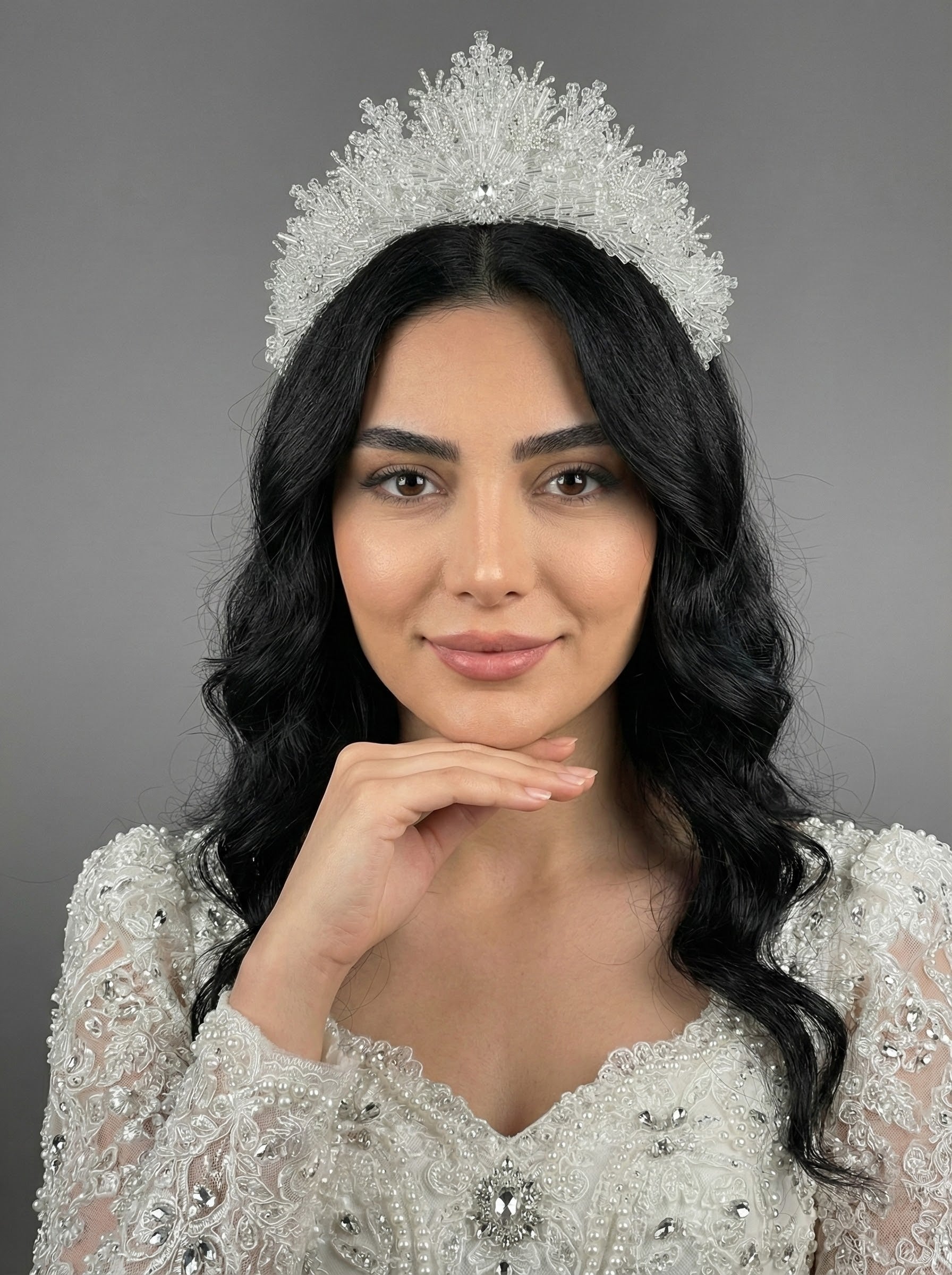 İnci ve Kristal Detaylı Gelin Tacı – El Yapımı Taç Modeli