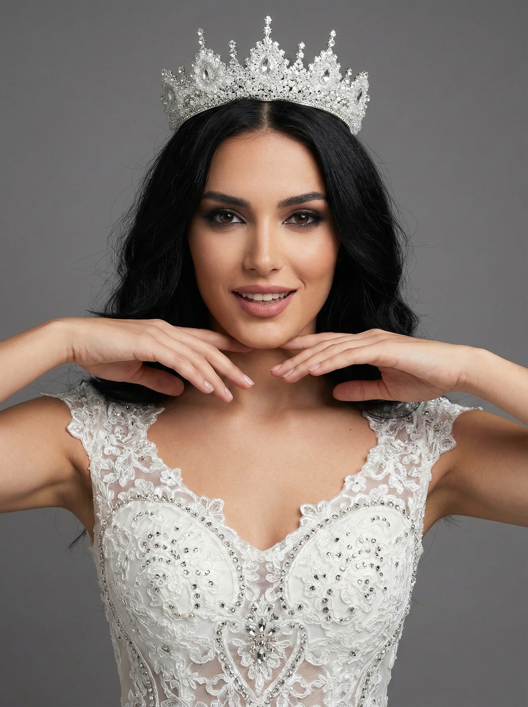 El Yapımı Kristal Taç – Işıltılı ve Göz Alıcı Özel Gün Aksesuarı