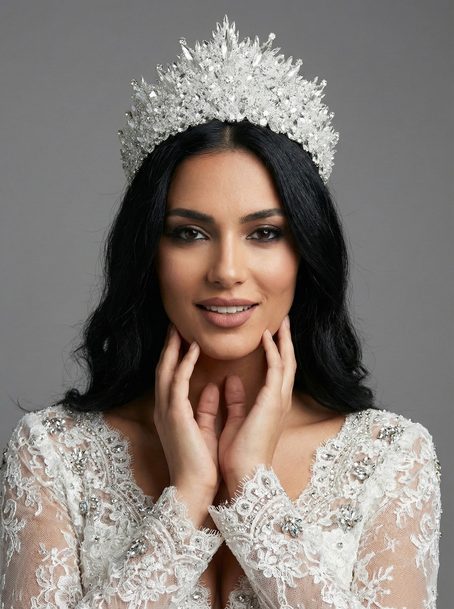 El Yapımı Kristal Gelin Tacı – Işıltılı ve Modern Tasarım