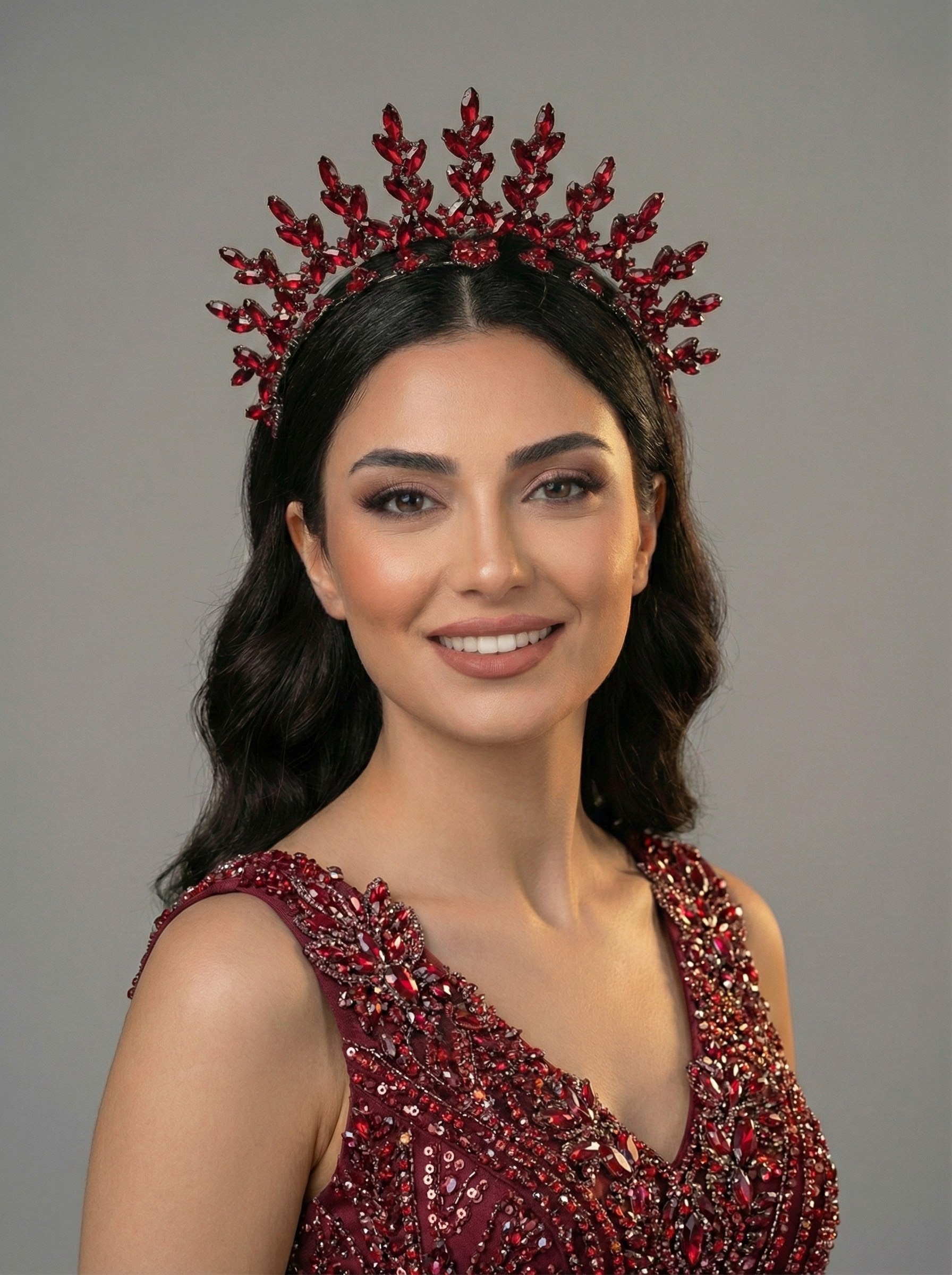 Bordo kristal gelin tacı – ışıltılı model, düğün ve nişan töreni için