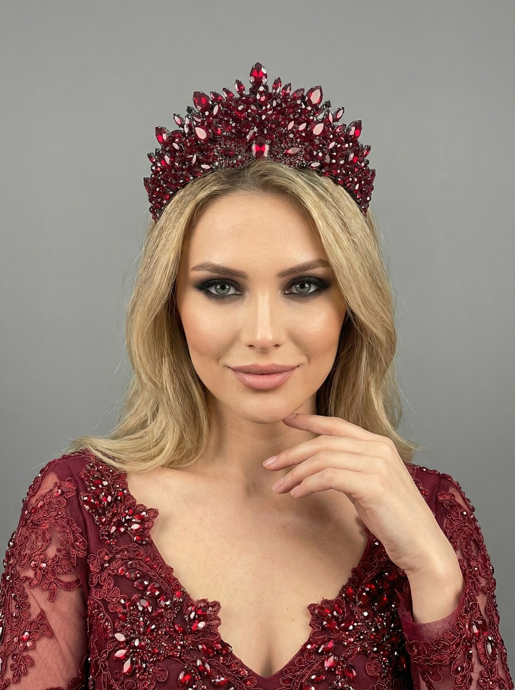 Taçlı Gelin Saç Aksesuarı – Kristal Işıltılı Yüksek Model