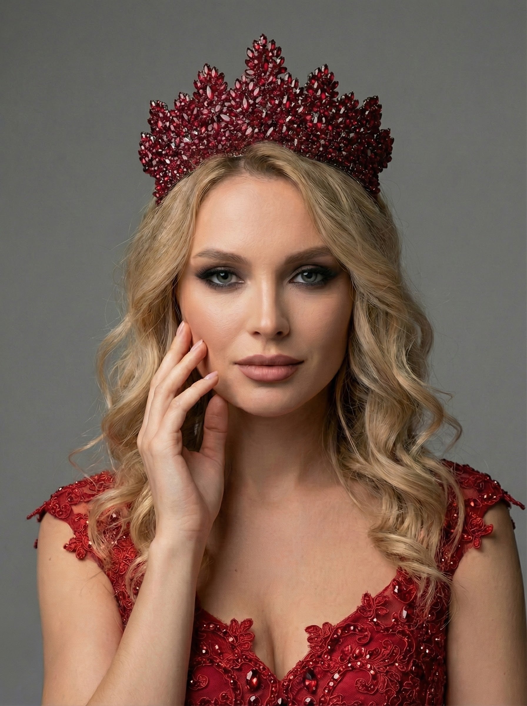 Işıltılı Kristal Taç – El Yapımı Özel Gün Tacı