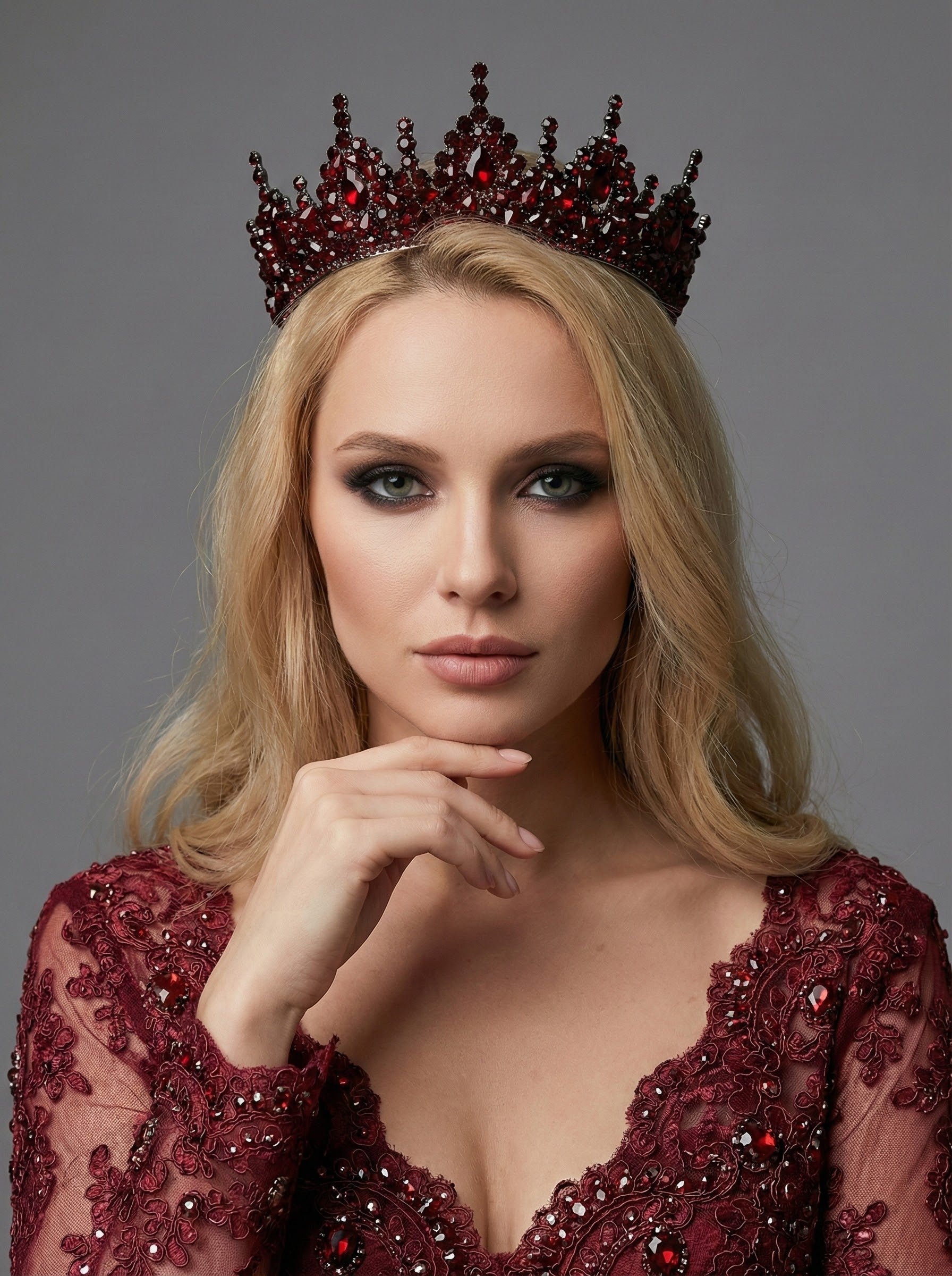 El Yapımı Kristal Taç – Işıltılı ve Göz Alıcı Özel Gün Aksesuarı