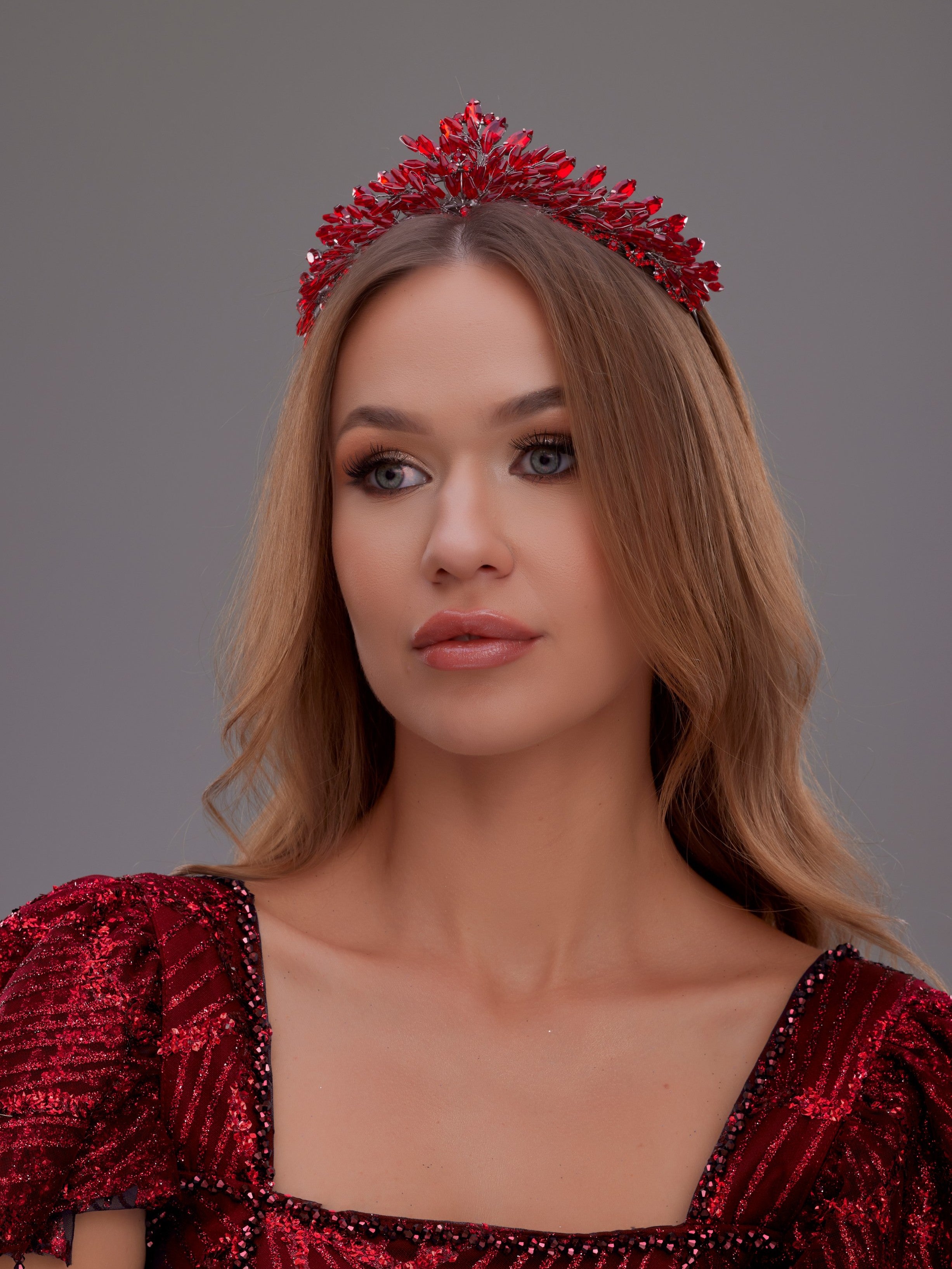 Kristal Boncuklu Zarif Taç
