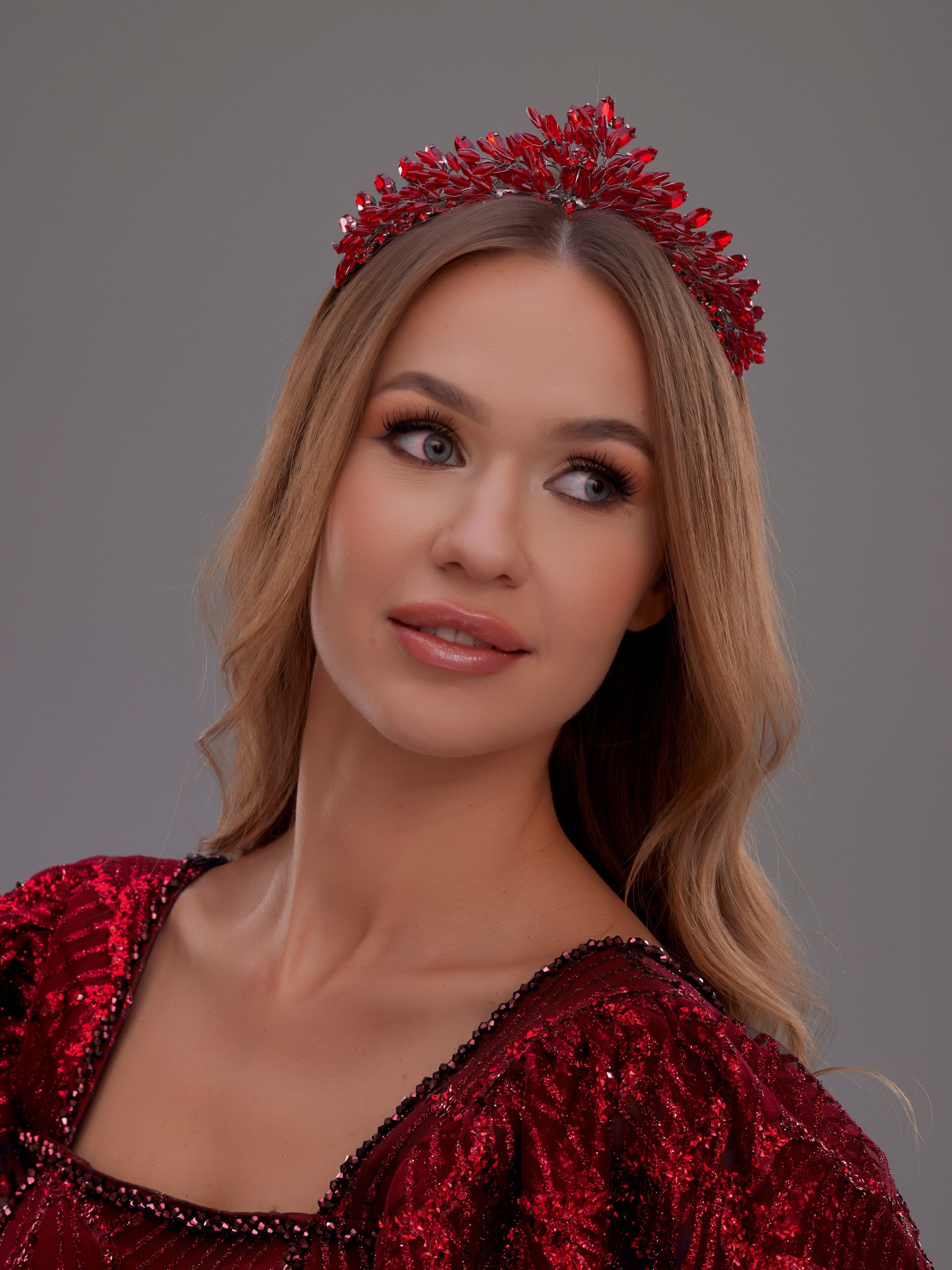 Kristal Boncuklu Zarif Taç