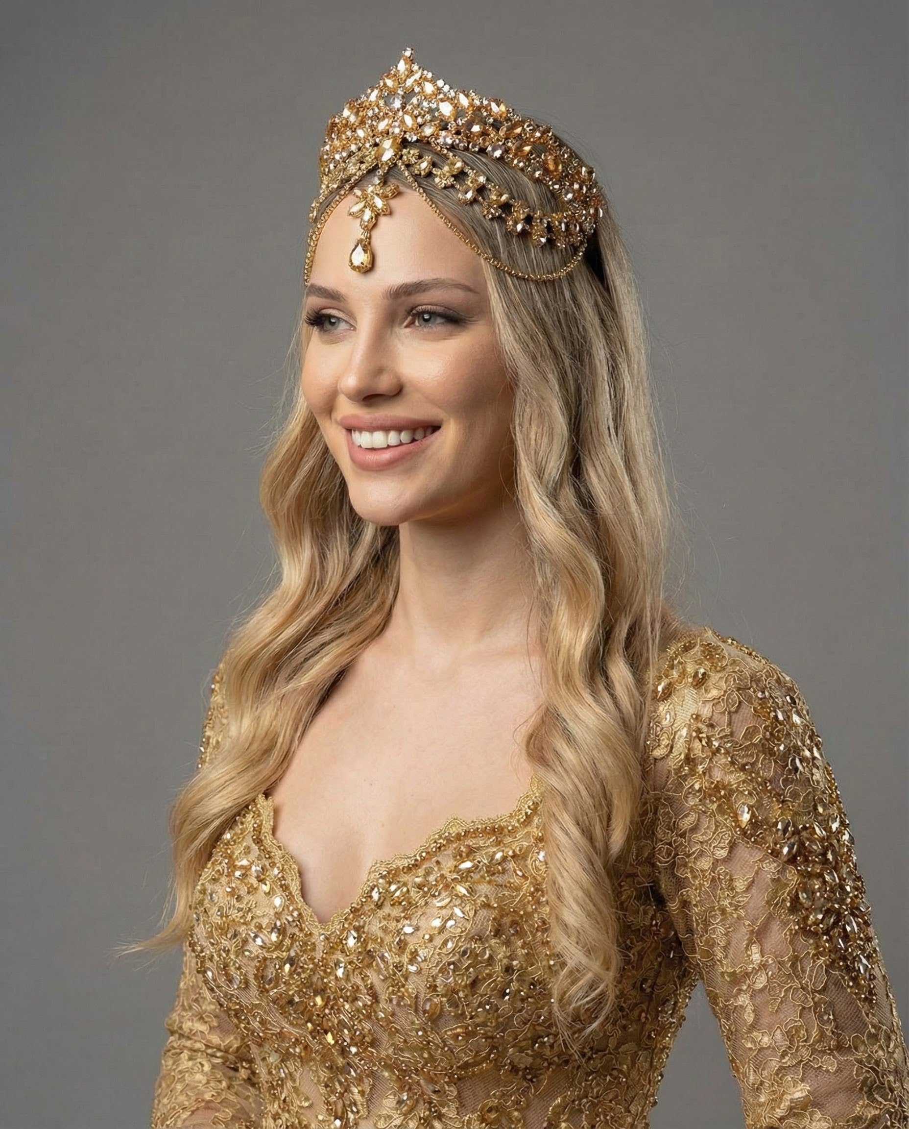 Gold kristal gelin tacı – ışıltılı zarafet, düğün ve nişan töreni için