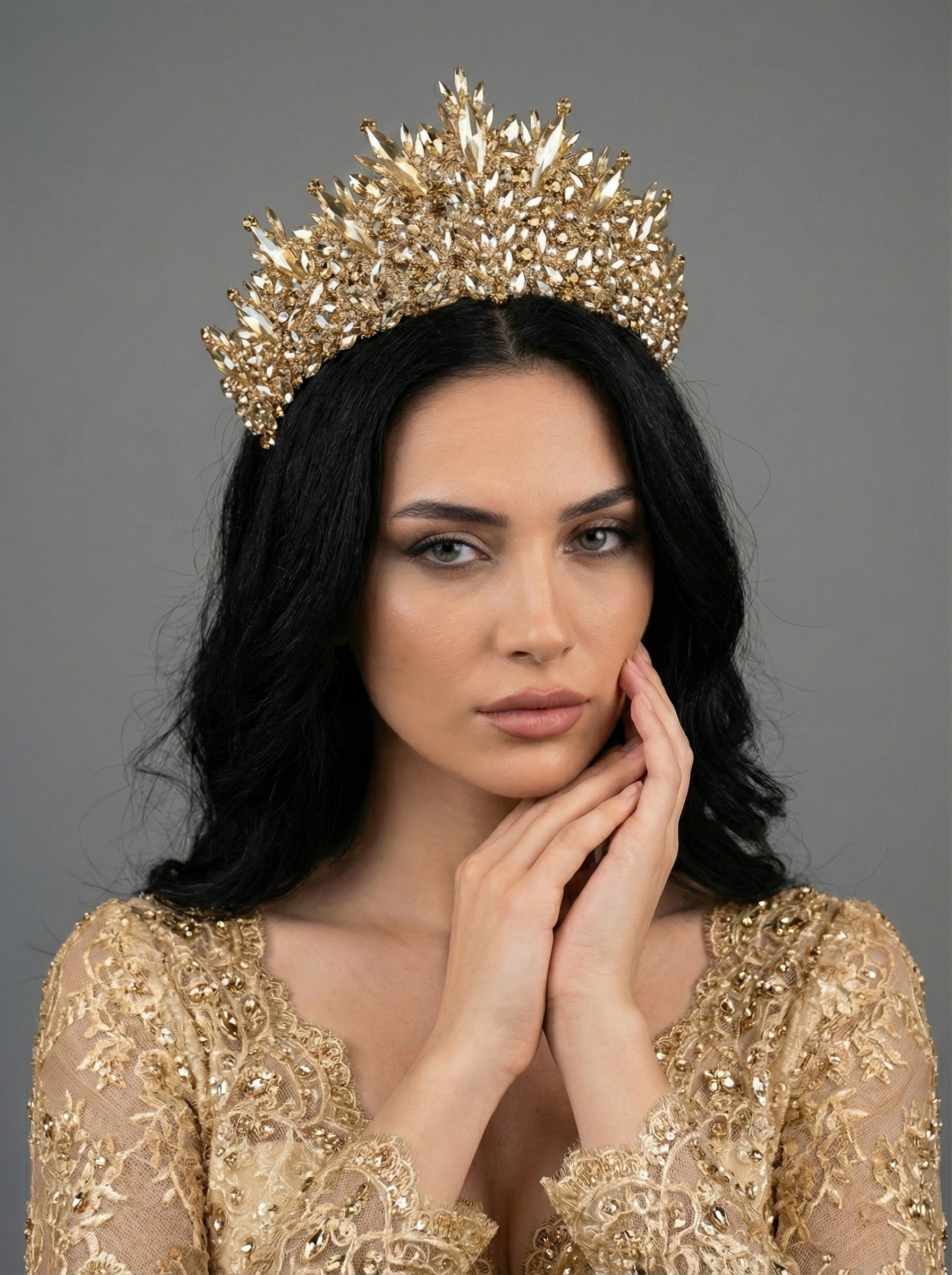 El Yapımı Kristal Gelin Tacı – Işıltılı ve Modern Tasarım