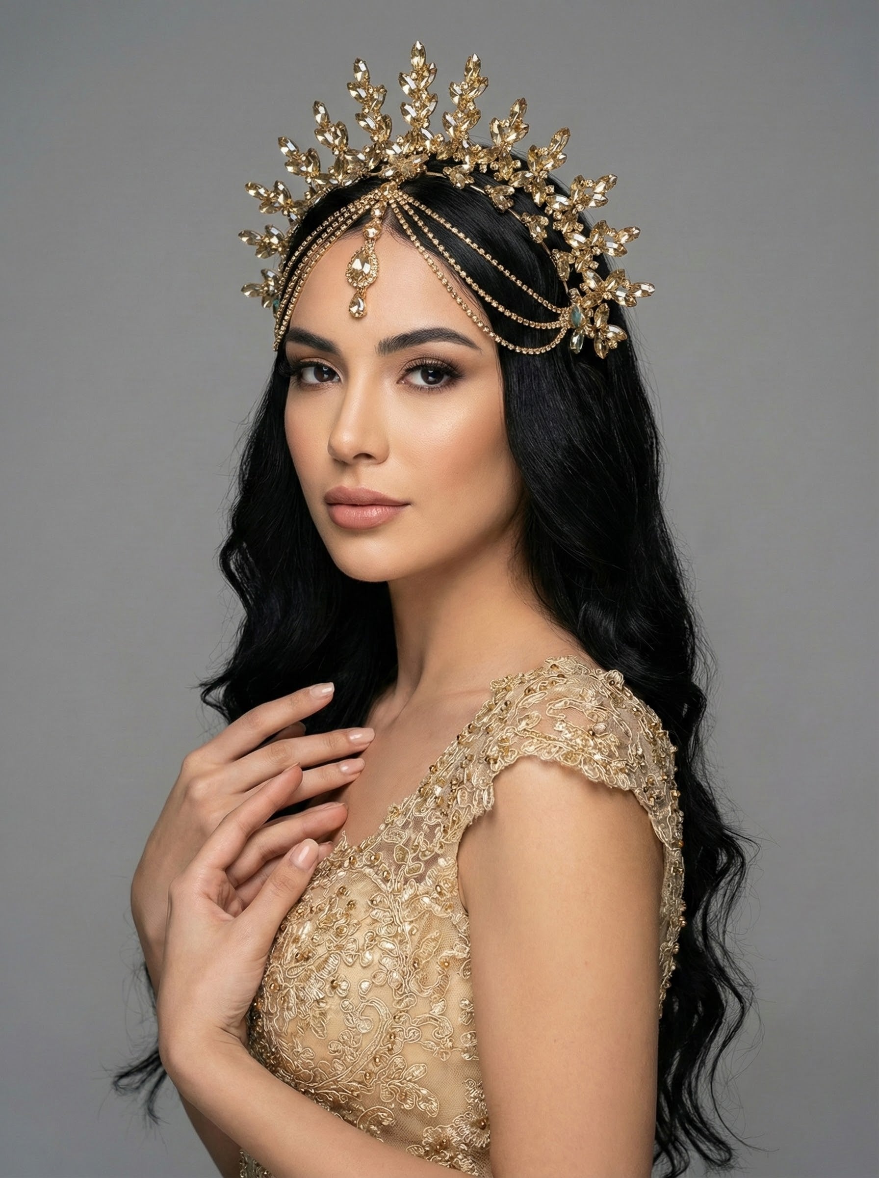 Gold kristal gelin tacı – ışıltılı zarafetin ta kendisi, düğün ve nişan töreni için