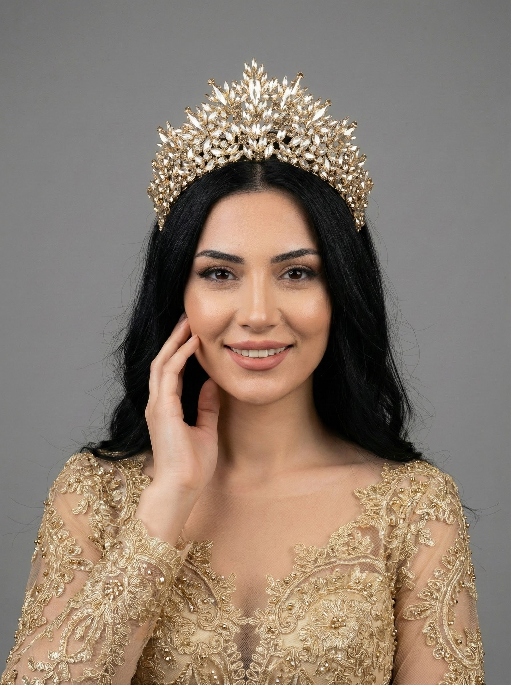 Gold kristal kına gecesi tacı – taş işlemeli, gösterişli özel gün tacı