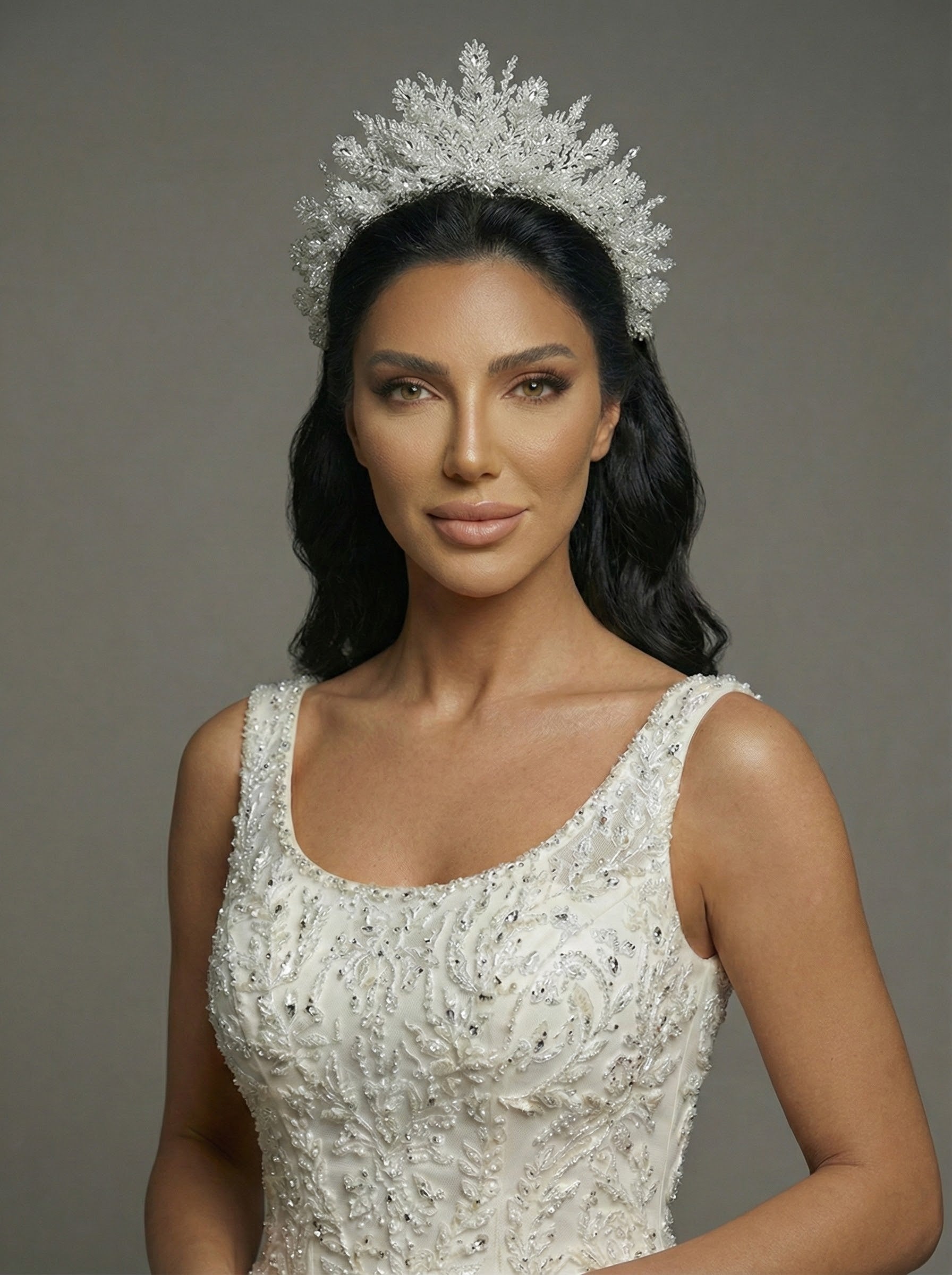 Işıltılı Kristal ve İnci Detaylı El Yapımı Gelin Tacı