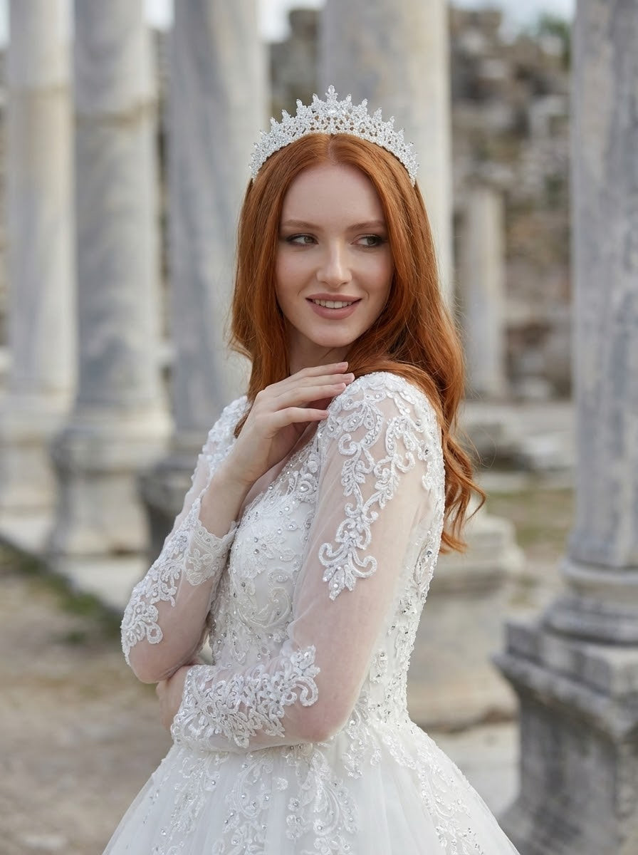 Zarif Işıltılı Kristal Gelin Tacı – Asil ve Modern Duruşlu Taç Modeli