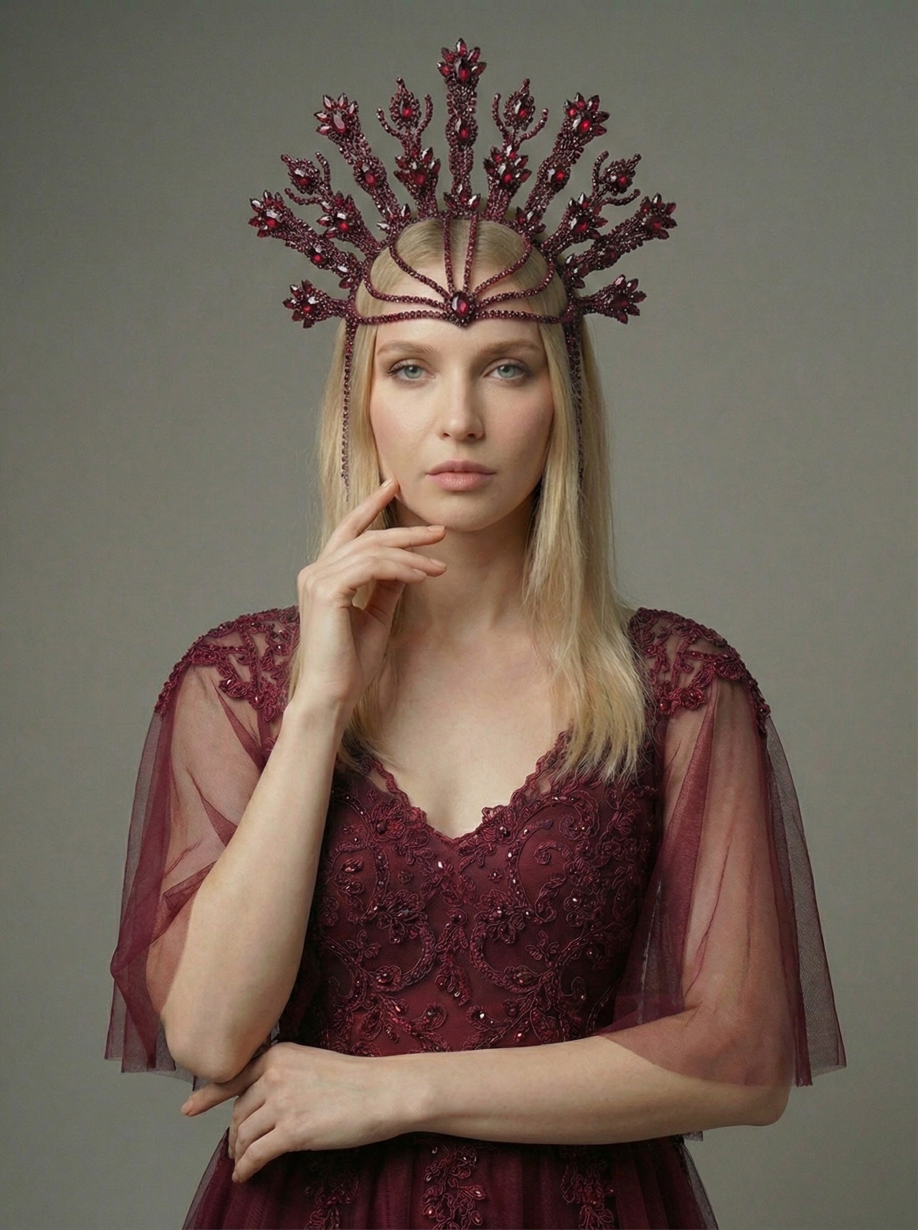 Bordo kristal taşlı el yapımı lüks gelin tacı – gösterişli tasarım, düğün nişan ve özel günler için ışıltılı taç aksesuarı