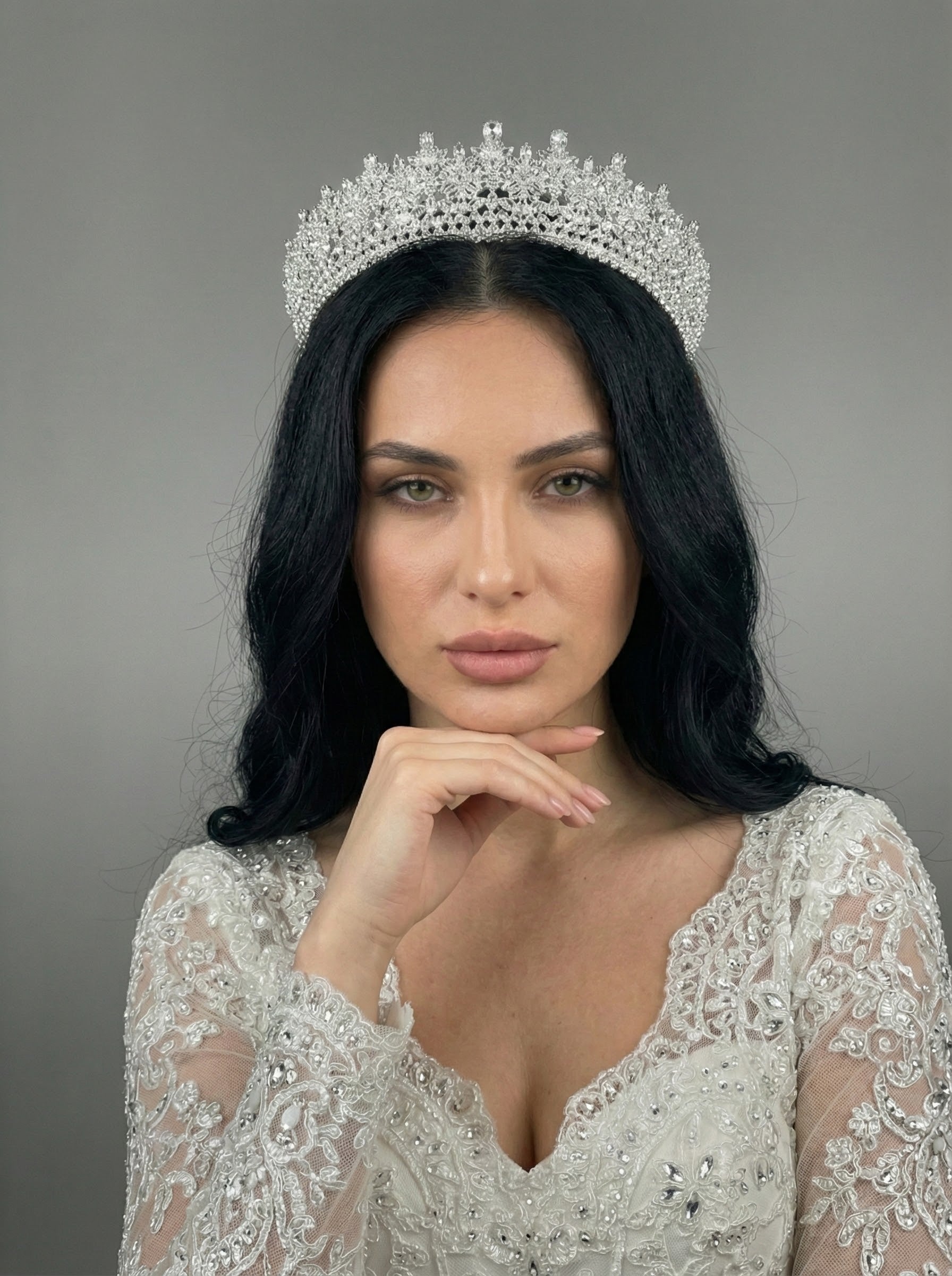 Dantel Efekti Kristal Gelin Tacı – El İşçiliği Işıltılı Saç Aksesuarı