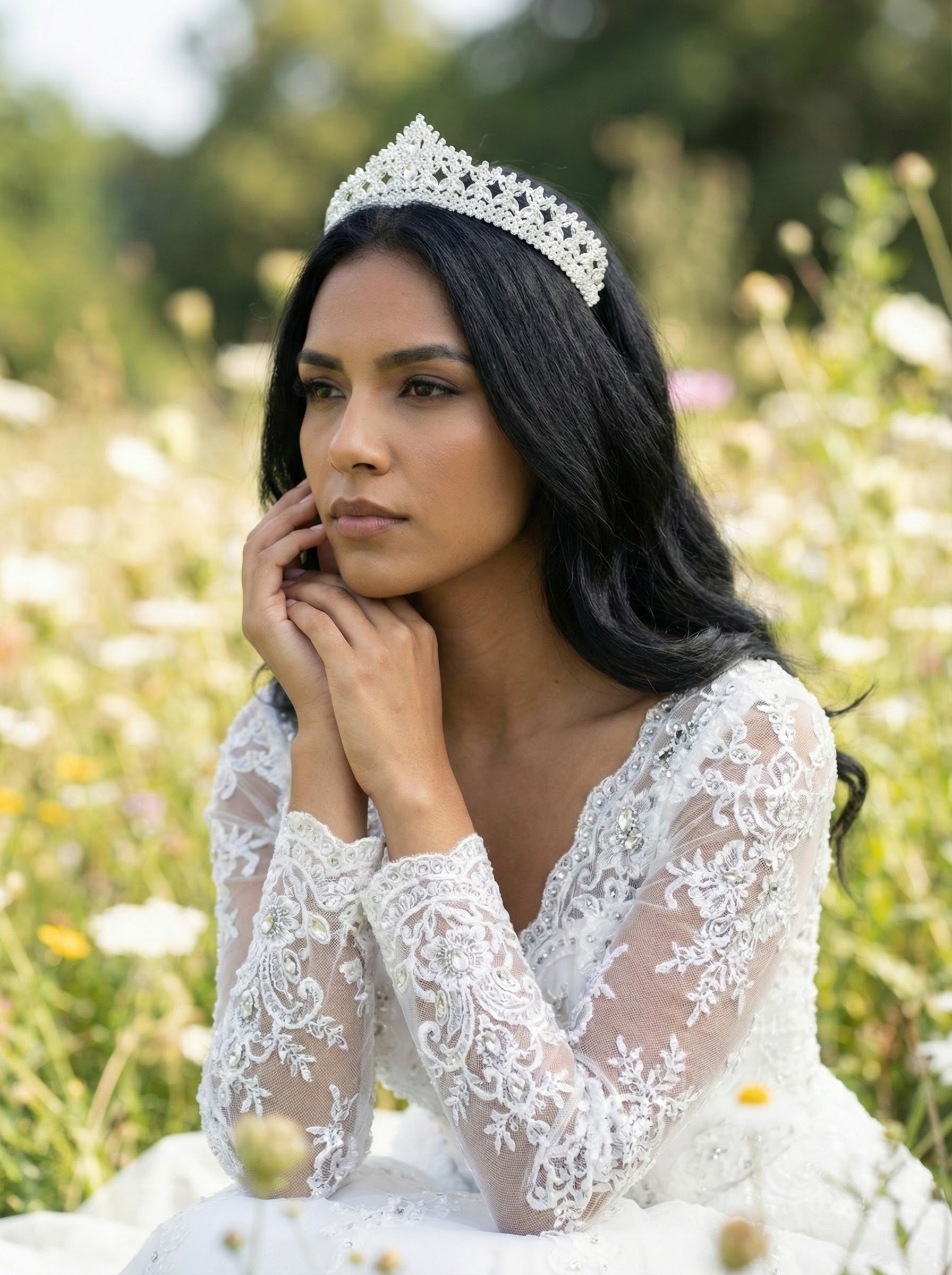 Zamansız Zarafet – Büyük Kristal Taşlı Gelin Tacı