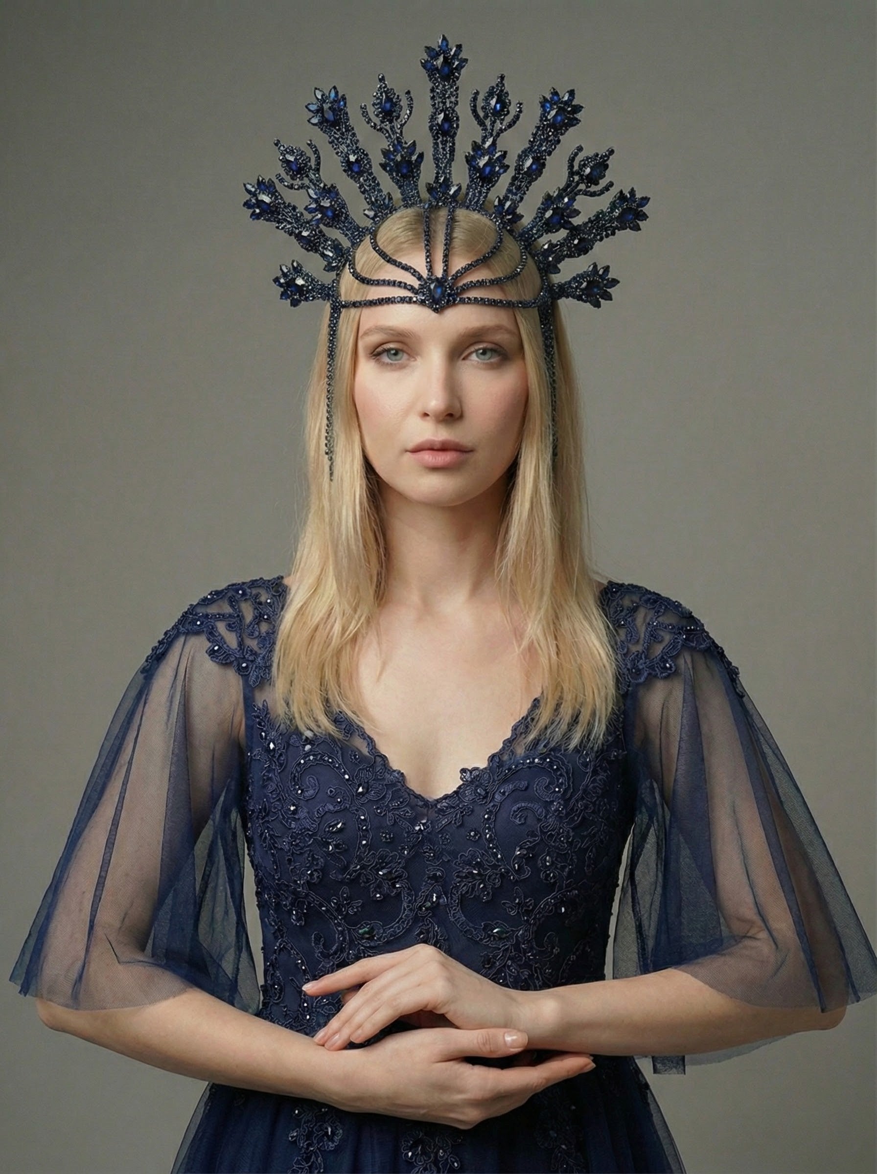 Lacivert kristal taşlı el yapımı lüks gelin tacı – gösterişli tasarım, düğün nişan ve özel günler için ışıltılı taç aksesuarı