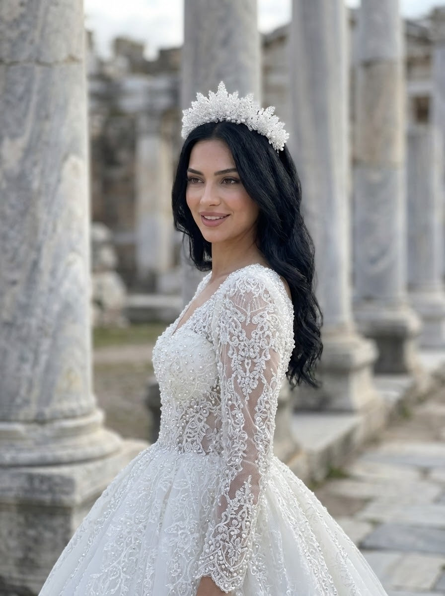Gösterişli İncili Gelin Tacı – 3D Kristal ve İnci Detaylı Işıltılı Taç