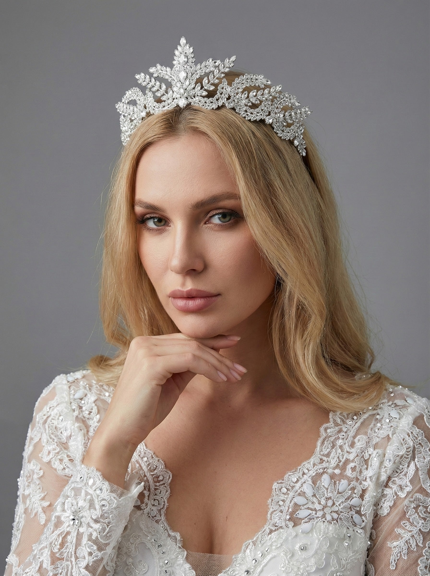 Doğadan İlham Alan Işıltı – Yaprak Motifli Kristal Gelin Tacı