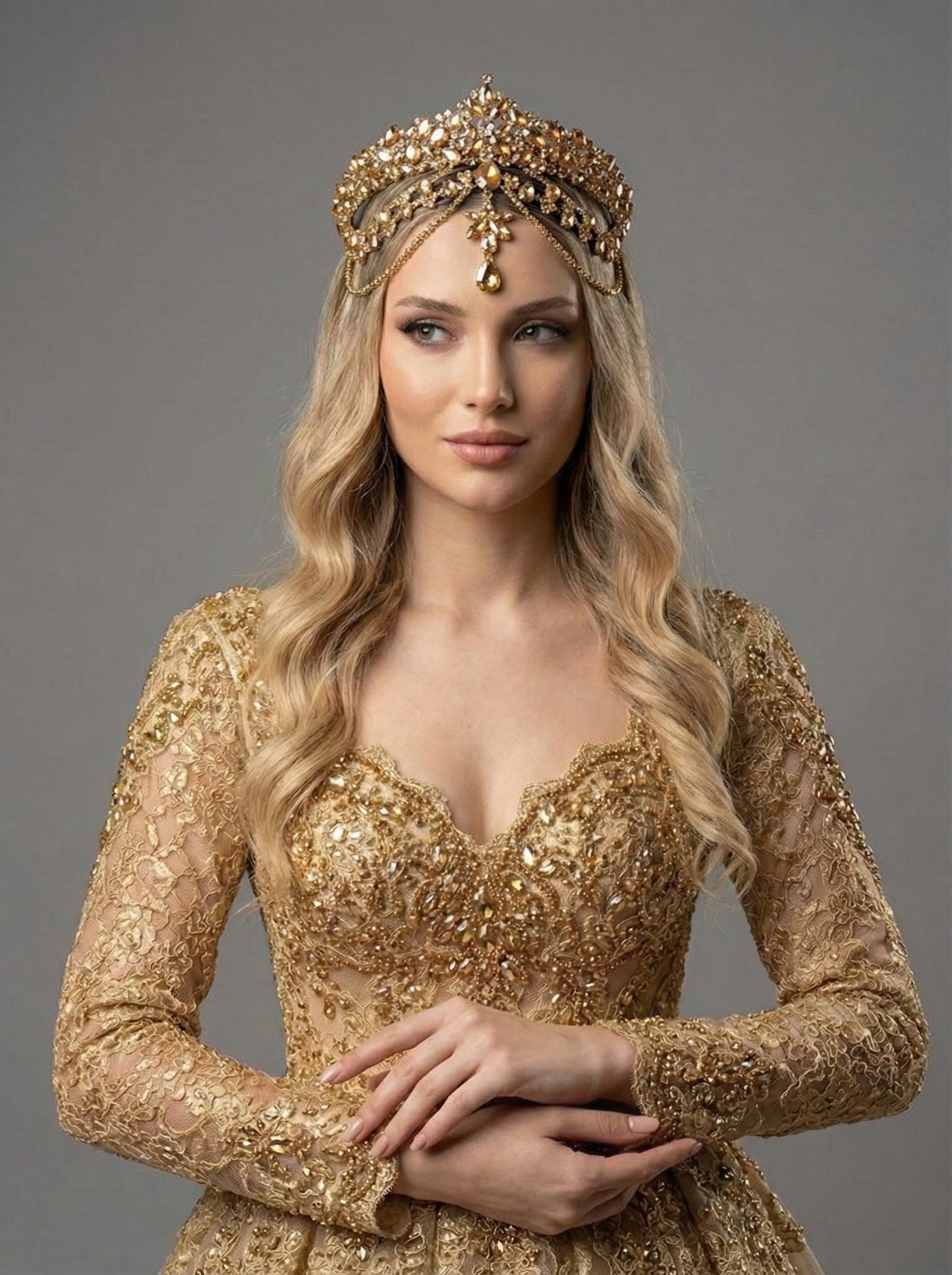Gold kristal gelin tacı – ışıltılı zarafet, düğün ve nişan töreni için