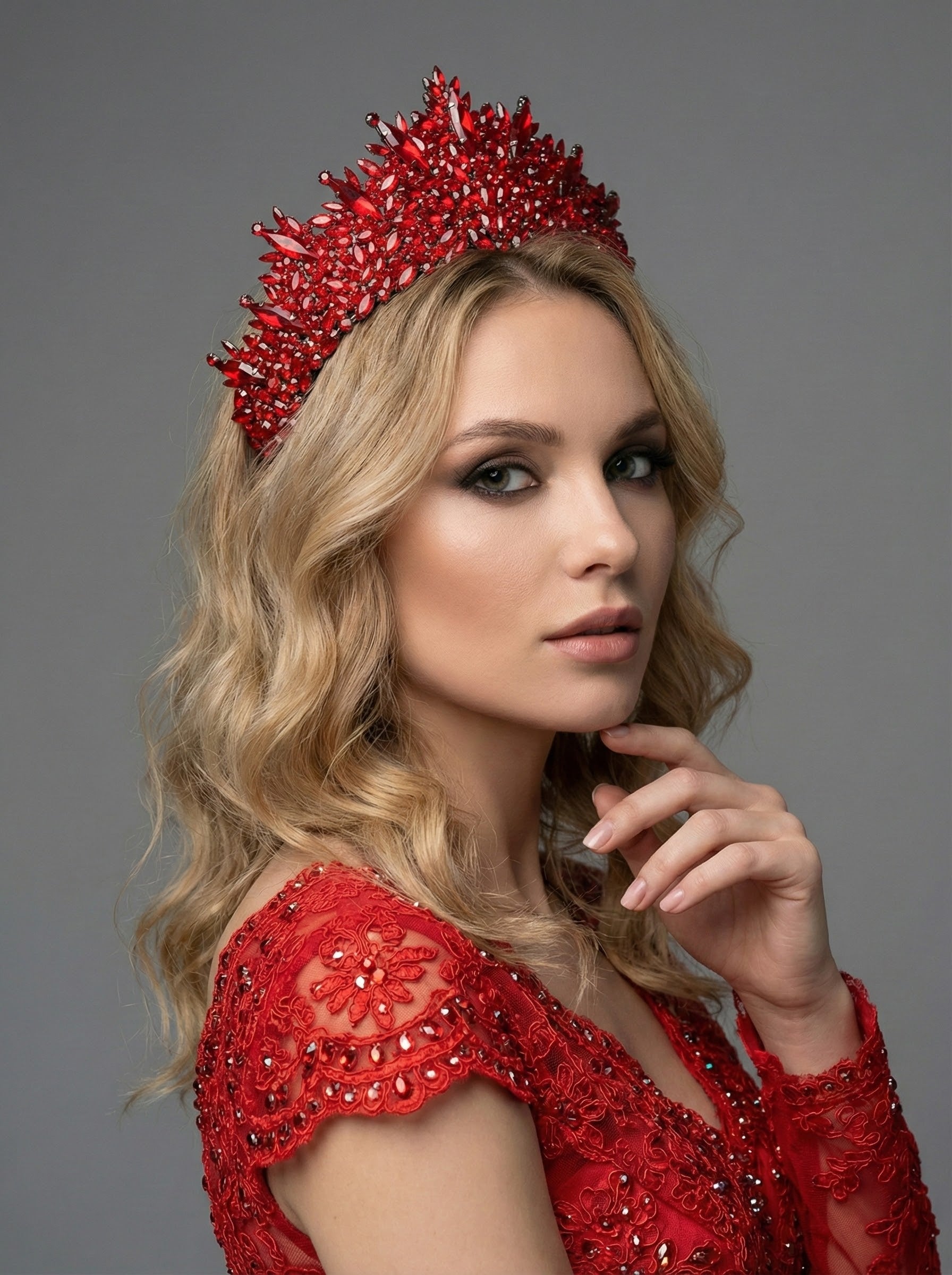 El Yapımı Kristal Gelin Tacı – Işıltılı ve Modern Tasarım