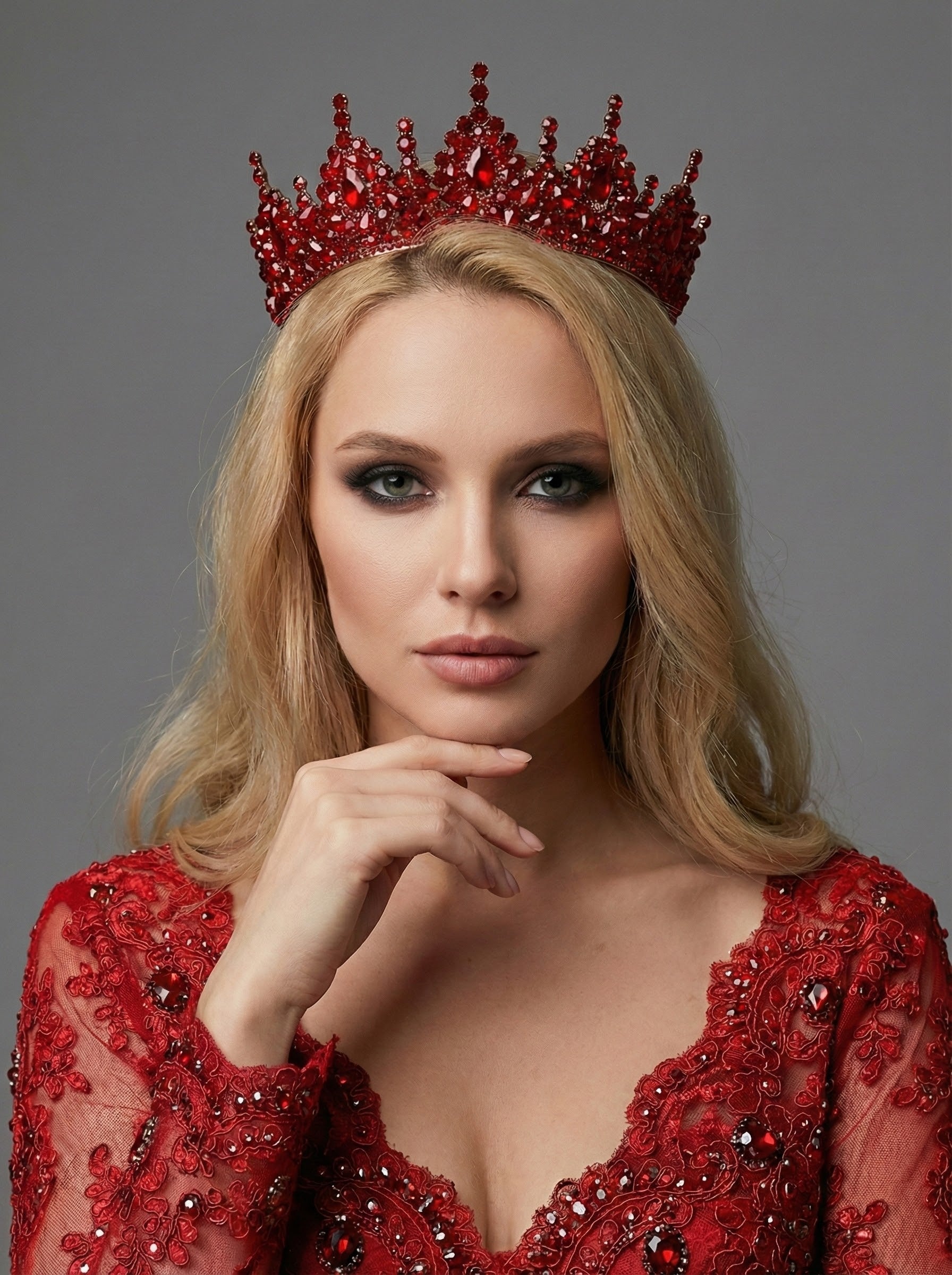 El Yapımı Kristal Taç – Işıltılı ve Göz Alıcı Özel Gün Aksesuarı