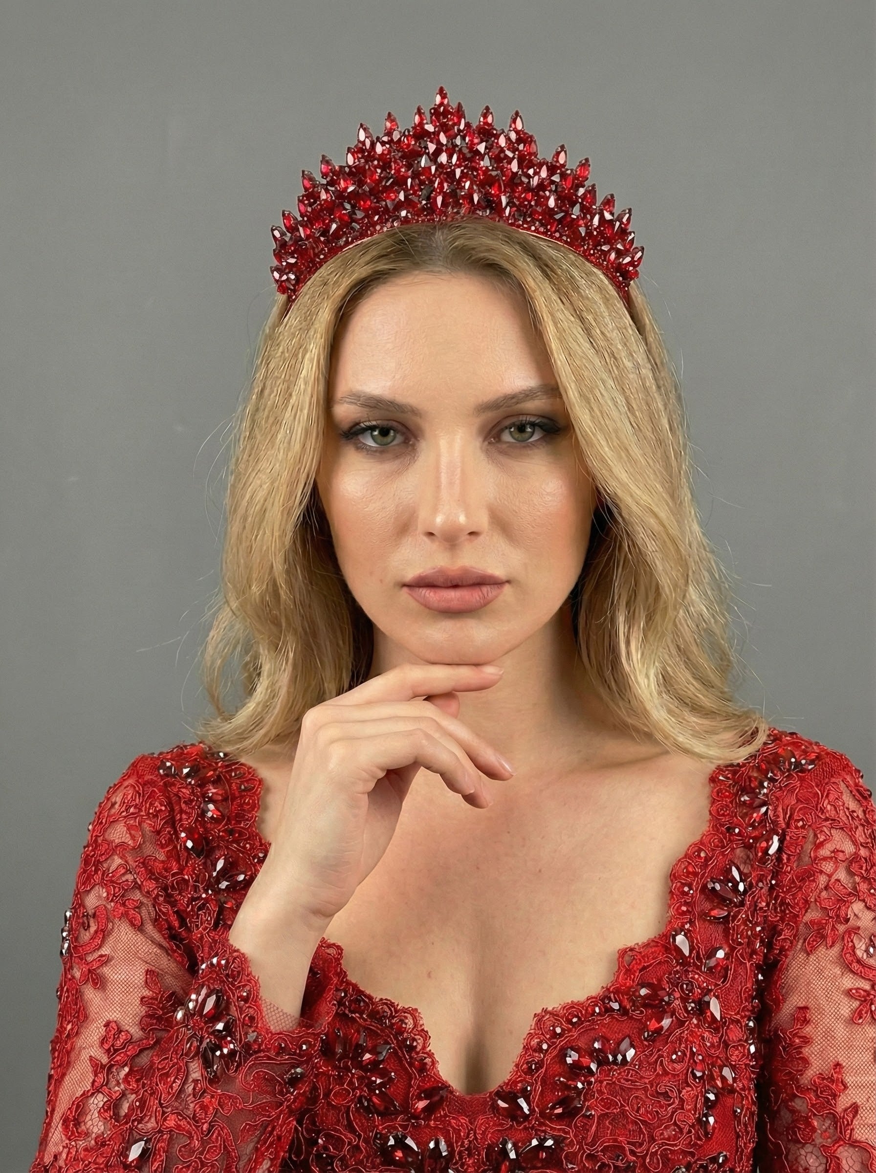 Kristal Taşlı Taç –  Gösterişli Özel Gün Tacı