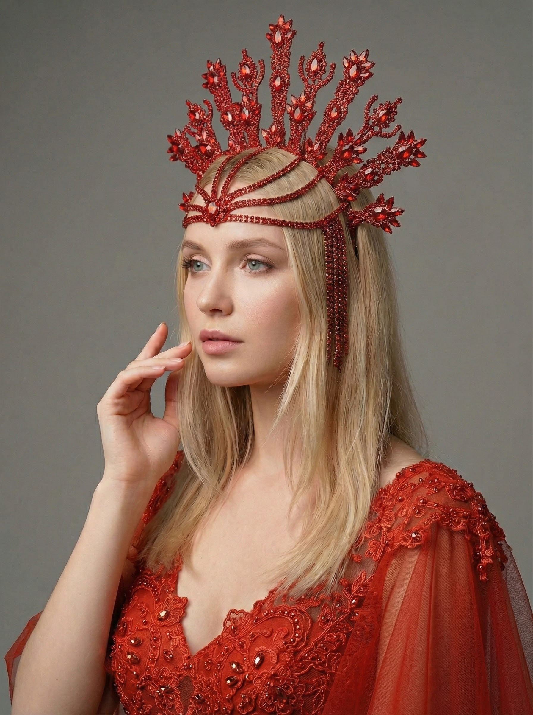 Kırmızı kristal taşlı el yapımı lüks gelin tacı – gösterişli tasarım, düğün nişan ve özel günler için ışıltılı taç aksesuarı