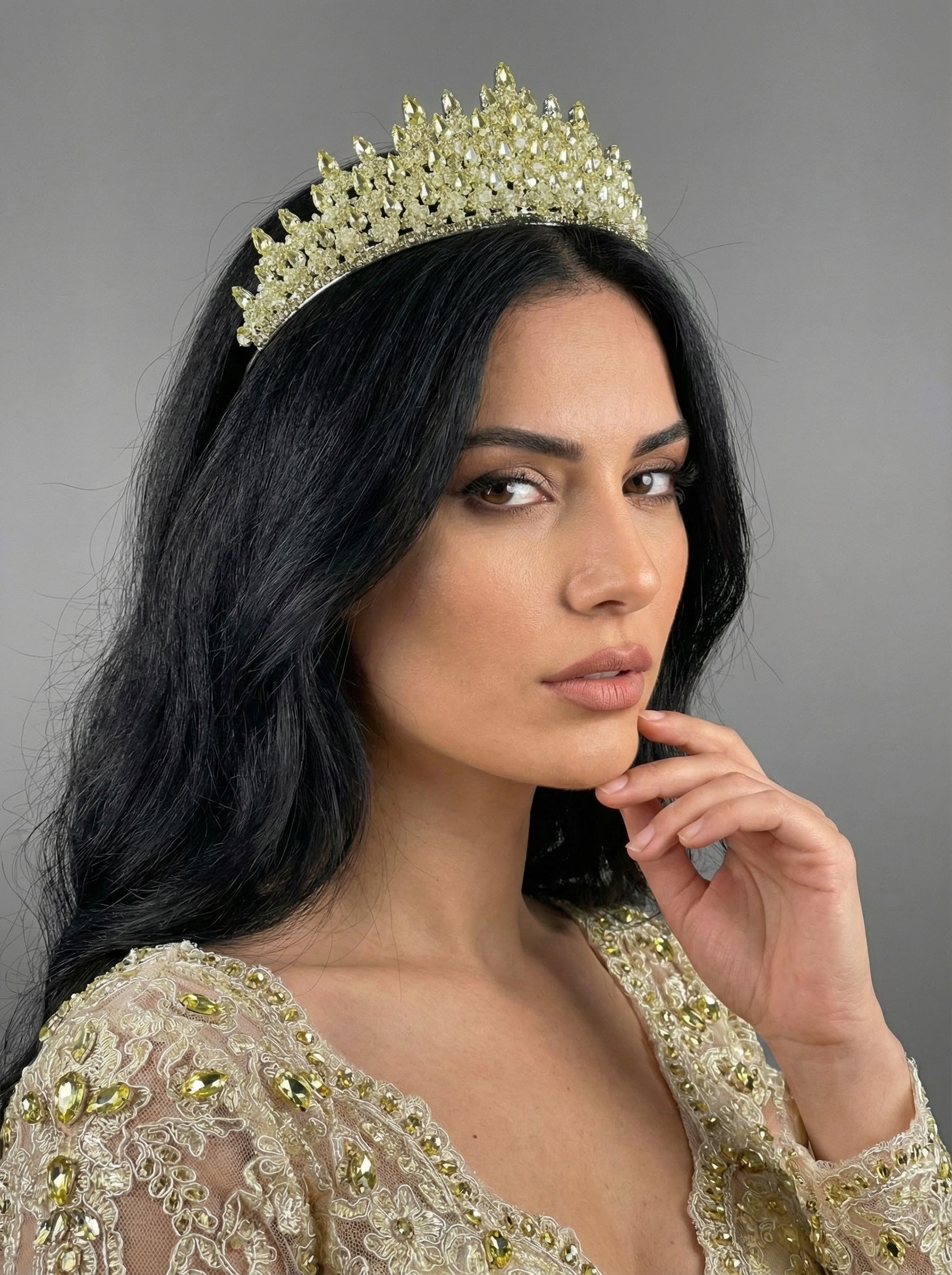 Kristal Taşlı Taç –  Gösterişli Özel Gün Tacı