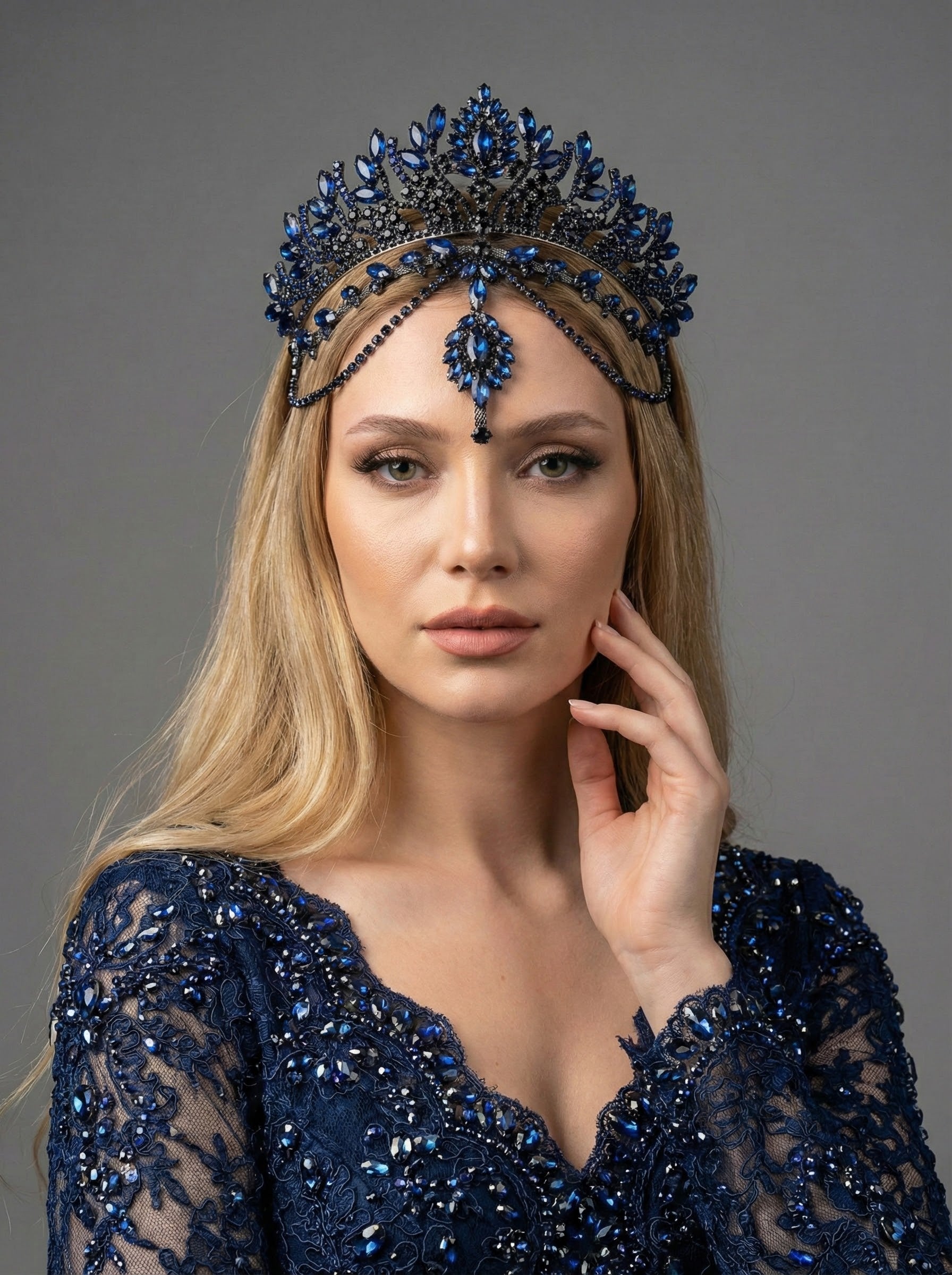 Lacivert kristal gelin tacı – ışıltılı ve göz alıcı model, düğün ve nişan töreni için