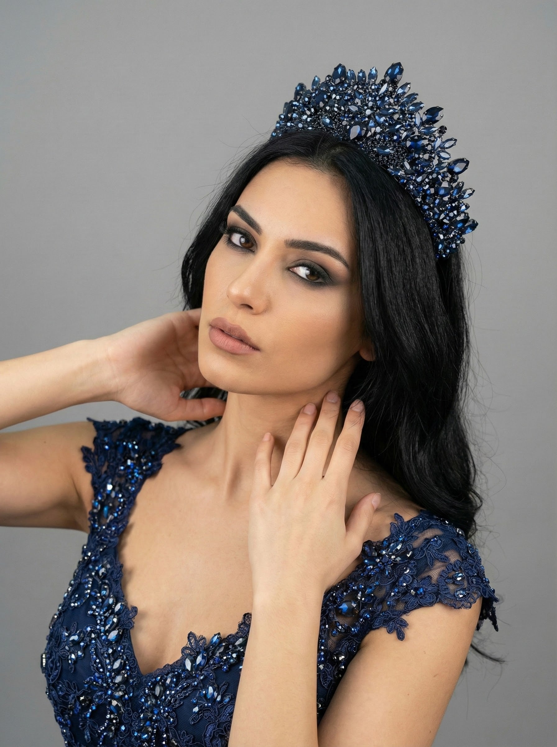 Taçlı Gelin Saç Aksesuarı – Kristal Işıltılı Yüksek Model