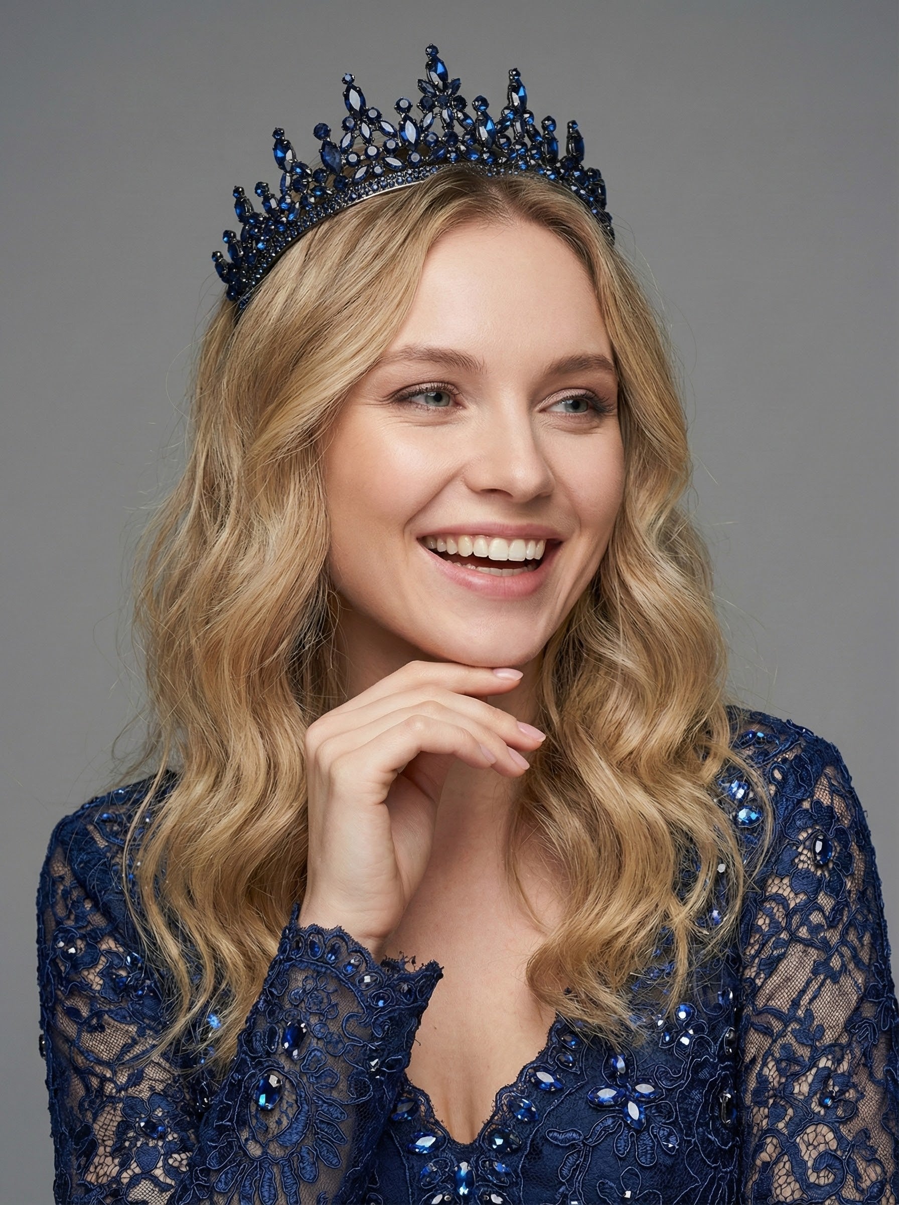 Kristal Taşlı Kraliçe Model Gelin Tacı Işıltılı Düğün Saç Aksesuarı