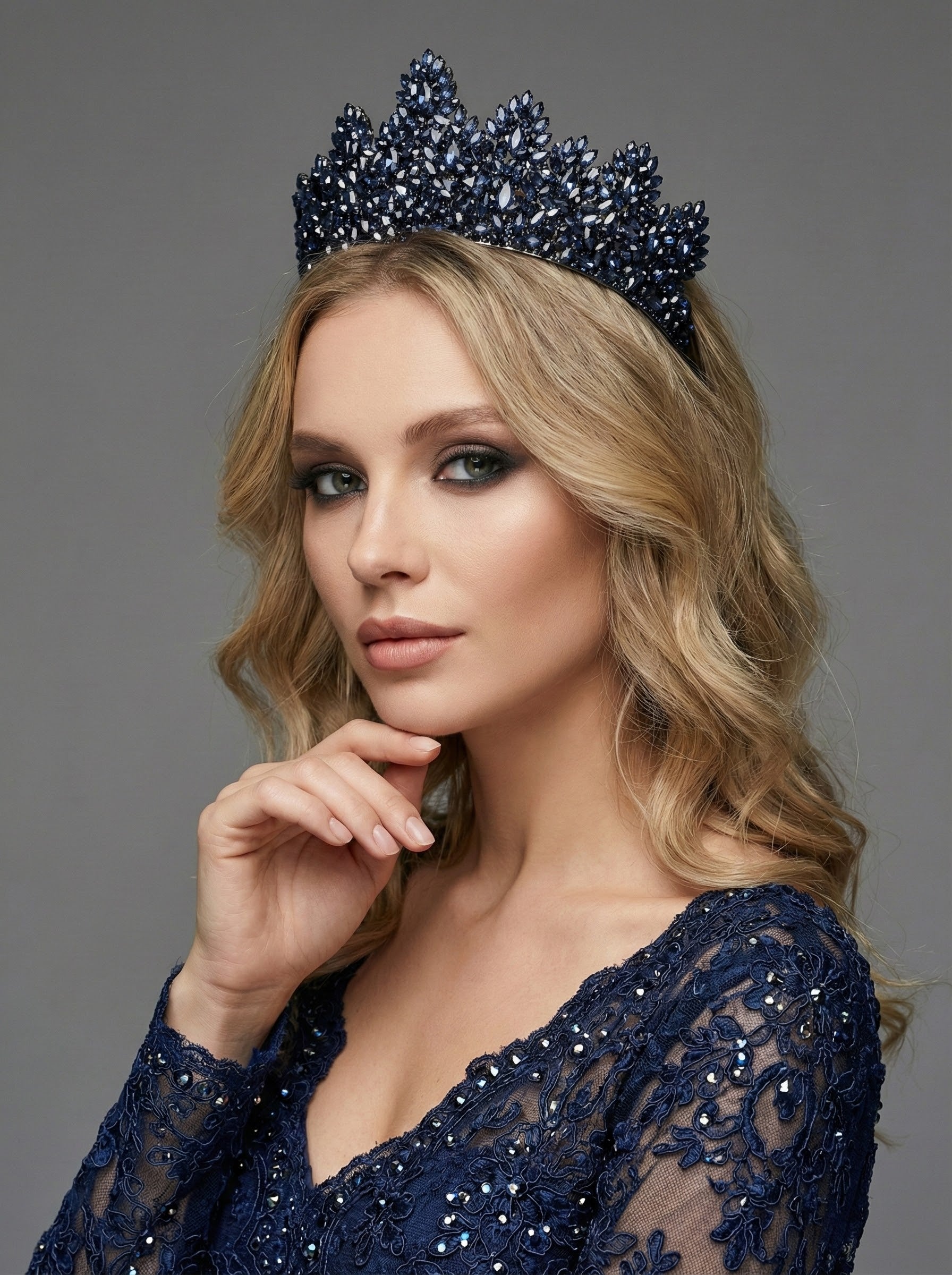 Işıltılı Kristal Taç – El Yapımı Özel Gün Tacı