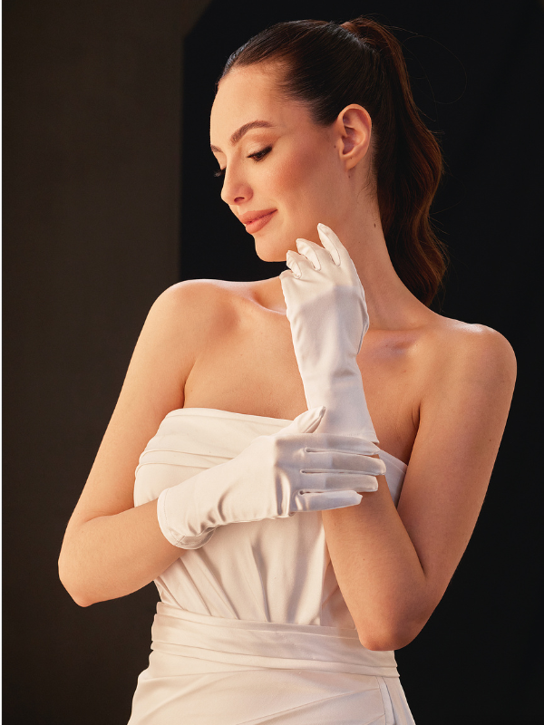 Beyaz uzun opera boy saten eldiven – 28 cm minimal pürüzsüz saten, zarif kadın eldiveni, straplez gelinlik ve abiyeyle uyumlu bridal aksesuar