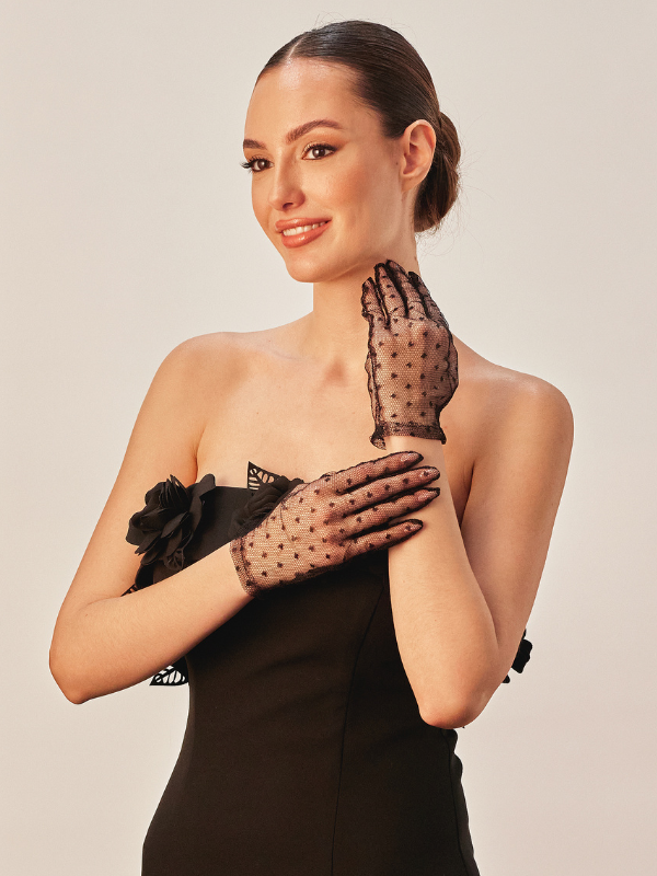 Siyah puantiyeli kısa transparan tül eldiven – noktalı desen şık kadın davet eldiveni, siyah abiye ile uyumlu zarif gece aksesuar