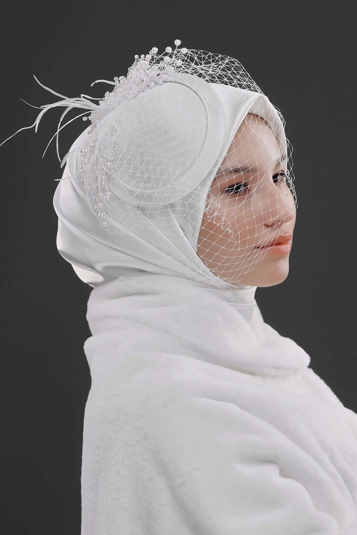 Vintage Fransız Stil Nikah Şapkası – Fileli ve İnci Detaylı Vualet