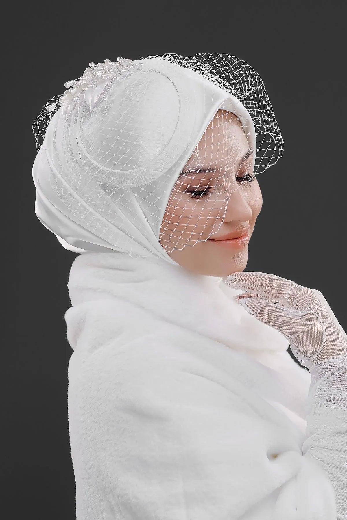 Vintage Fransız Stil Nikah Şapkası – Fileli & İnci Detaylı Vualet