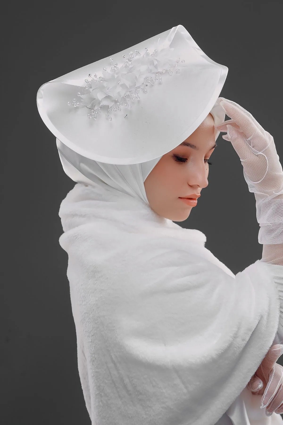 Vintage Çiçek Detaylı Şapka – Özel Tasarım Nikah & Davet Aksesuarı