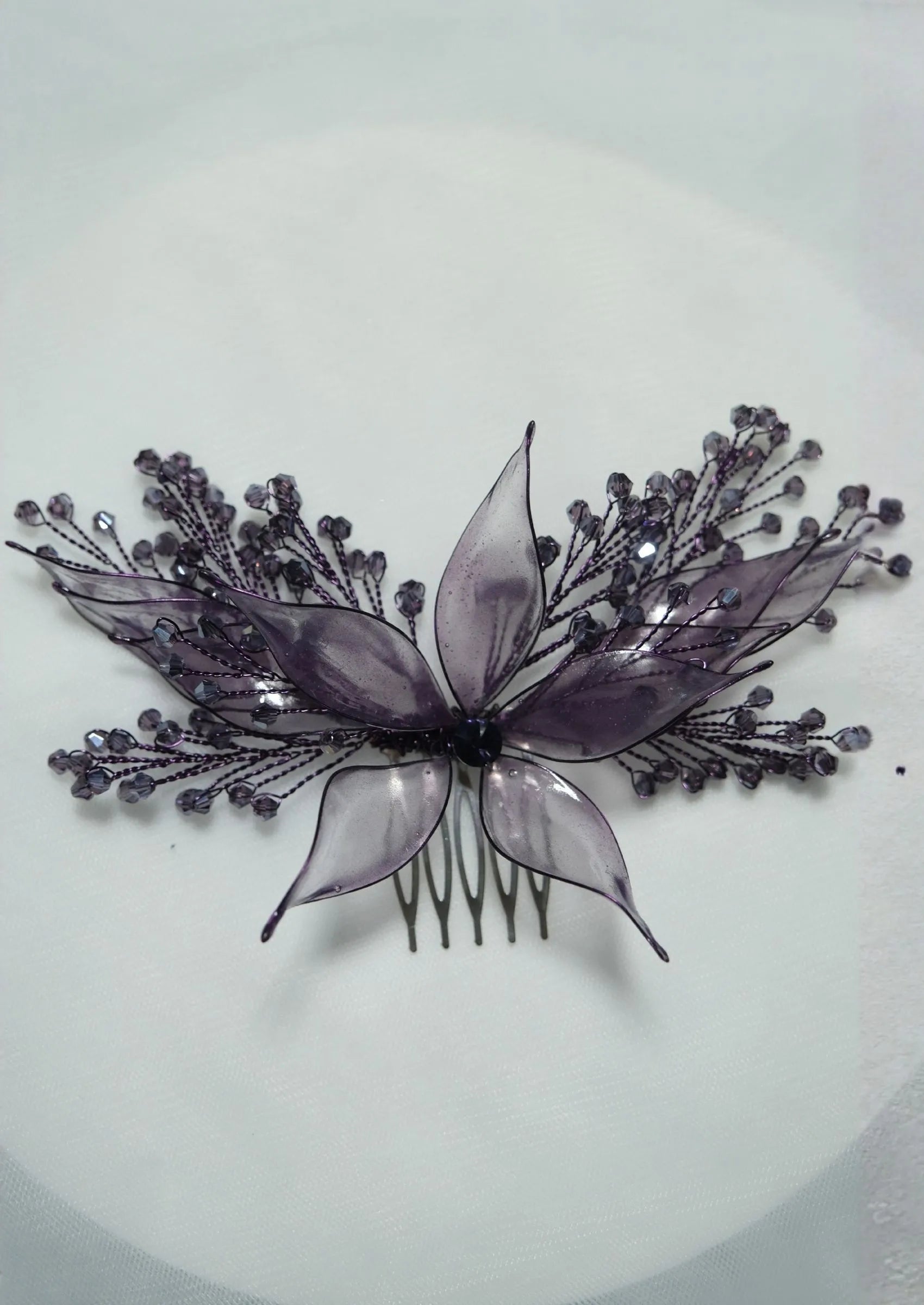 Zarif El Yapımı Mavi Kristal Çiçekli Saç Tarağı – Gelin ve Özel Gün Saç Aksesuarı