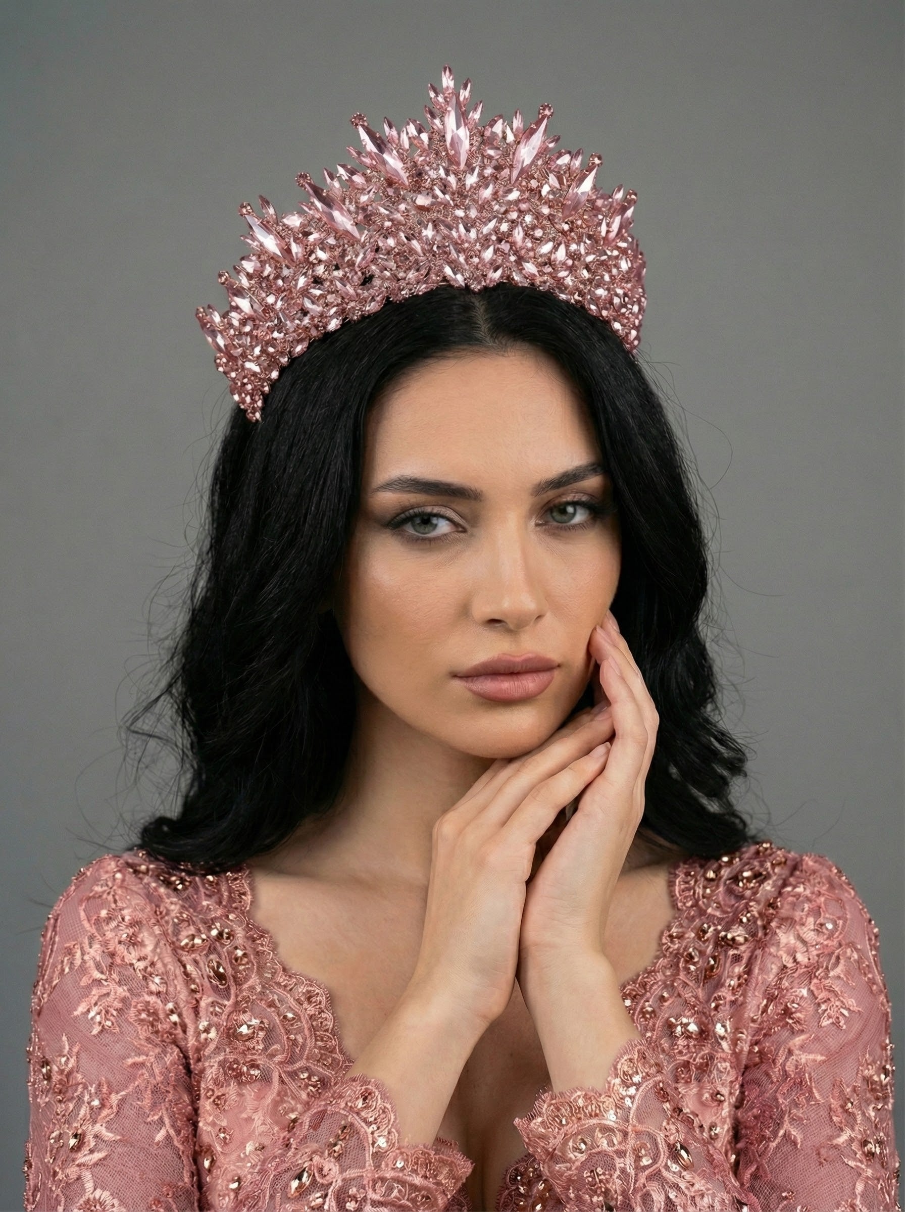 El Yapımı Kristal Gelin Tacı – Işıltılı ve Modern Tasarım