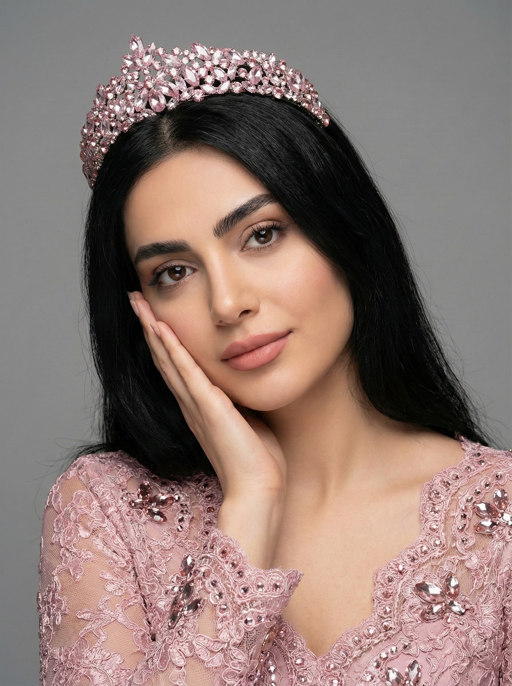 Pembe kristal taşlı ışıltılı kraliçe model gelin tacı – zarif düğün saç aksesuarı