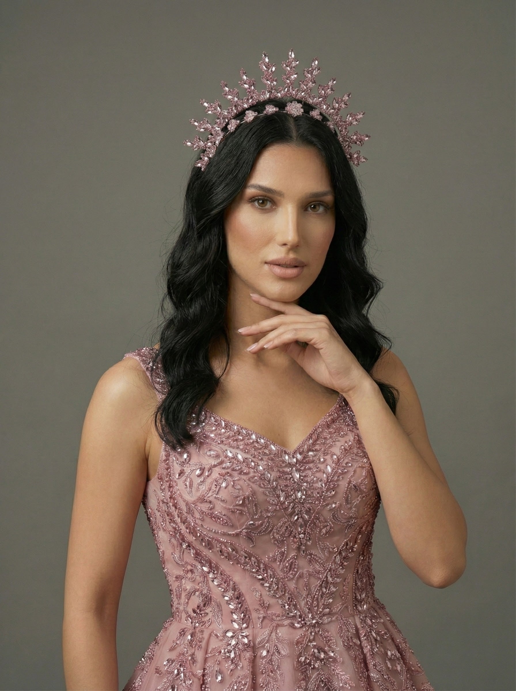 Pembe kristal gelin tacı – ışıltılı model, düğün ve nişan töreni için