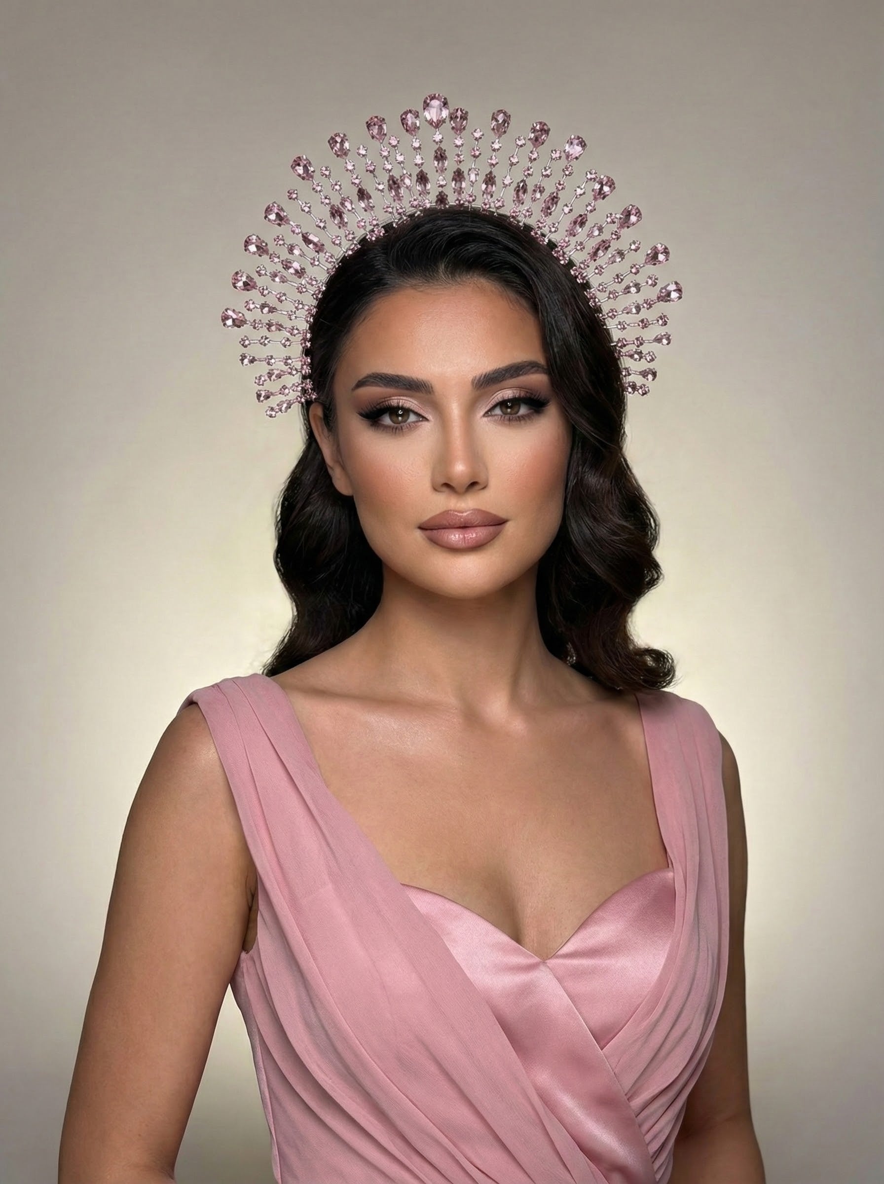 Pembe kristal ışıltılı gelin tacı – gösterişli model, düğün ve nişan töreni için
