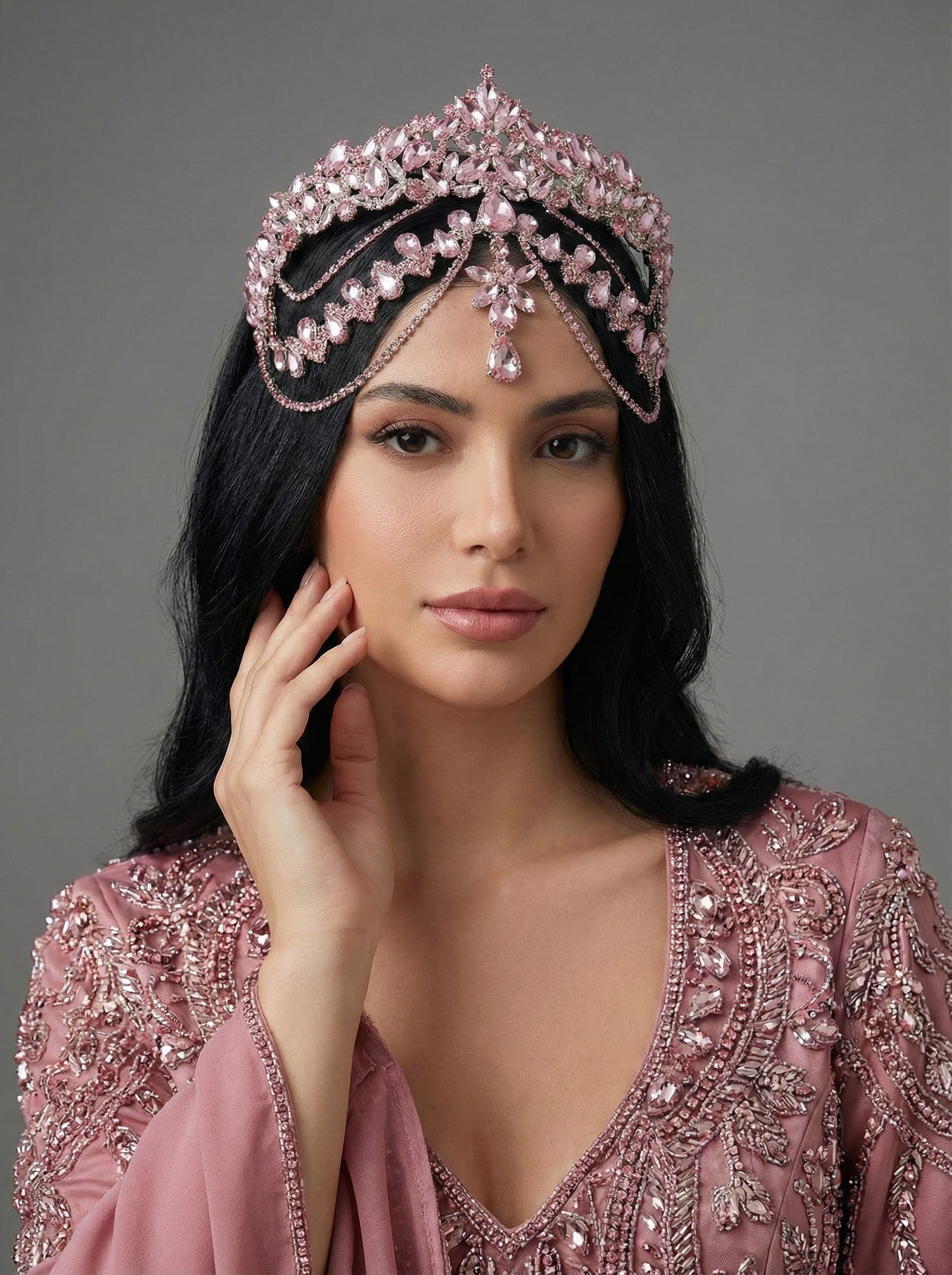 Pembe kristal gelin tacı – ışıltılı zarafet, düğün ve nişan töreni için