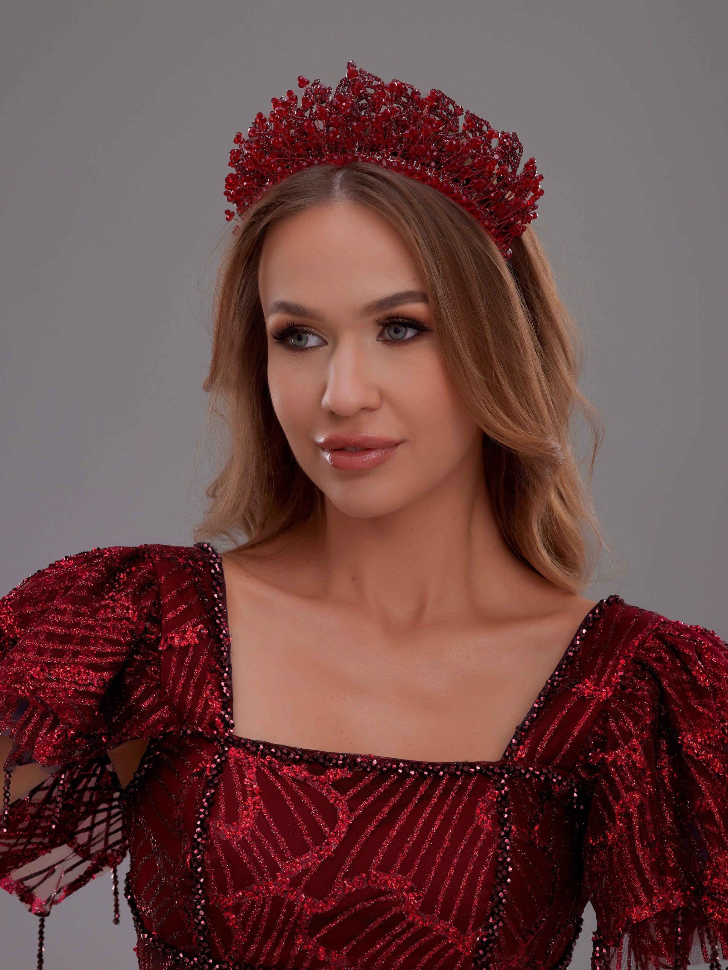 Kristal Taç – El Yapımı Renkli Gelin Tacı | Düğün, Kına, Mezuniyet ve Özel Günler için Işıltılı Taç