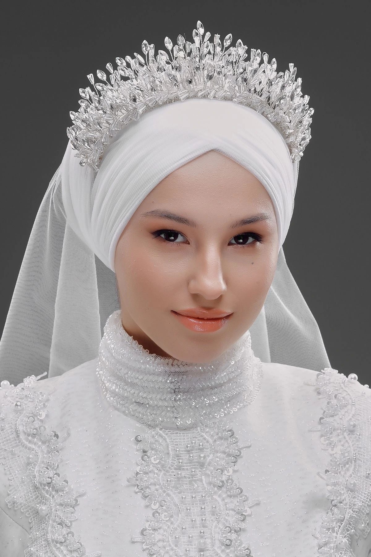 Gösterişli Kristal Gelin Tacı – Işıltılı ve Zarif