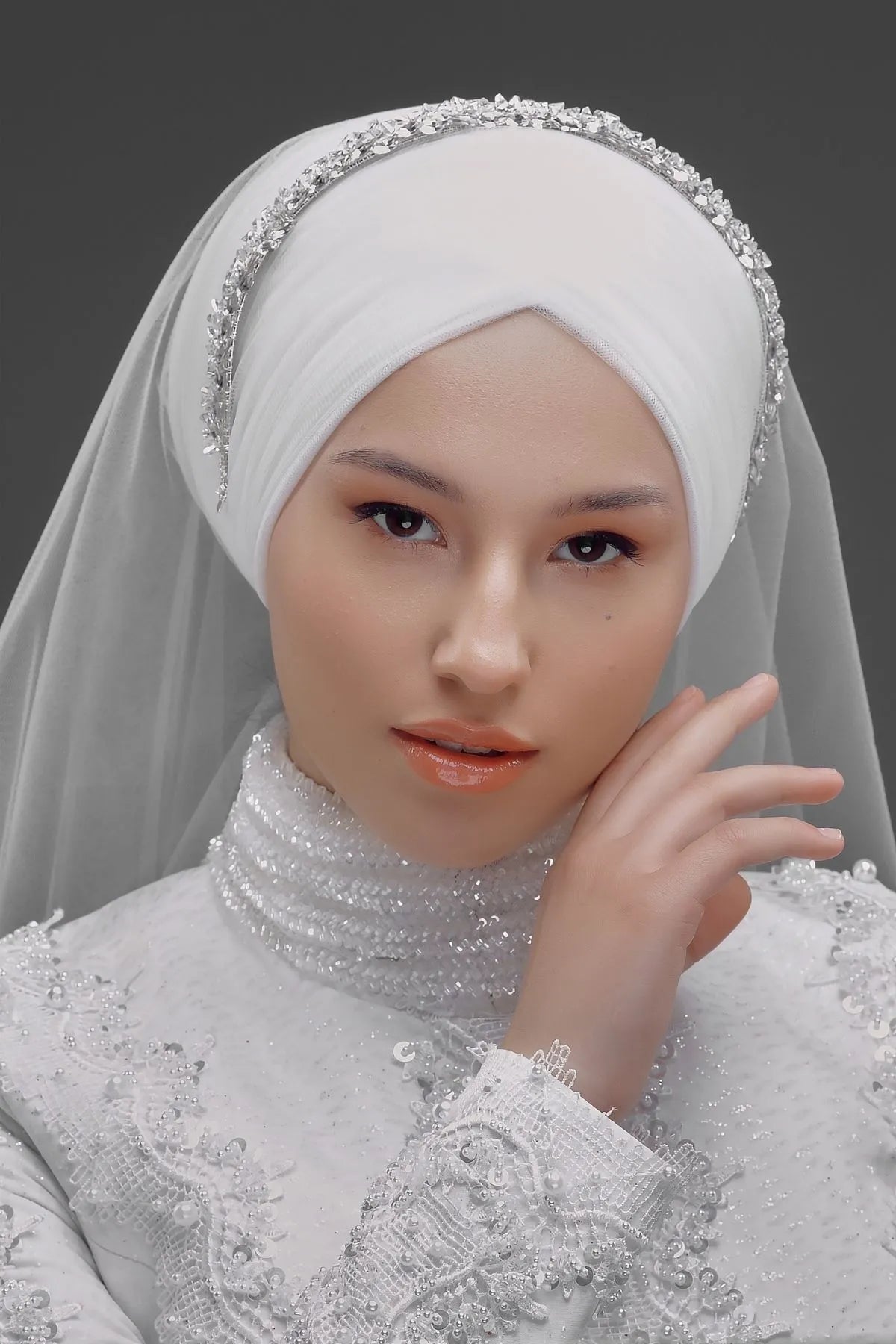 Kristal Gelin Tacı – Zarif ve Minimal Işıltılı Gelin Saç Aksesuarı
