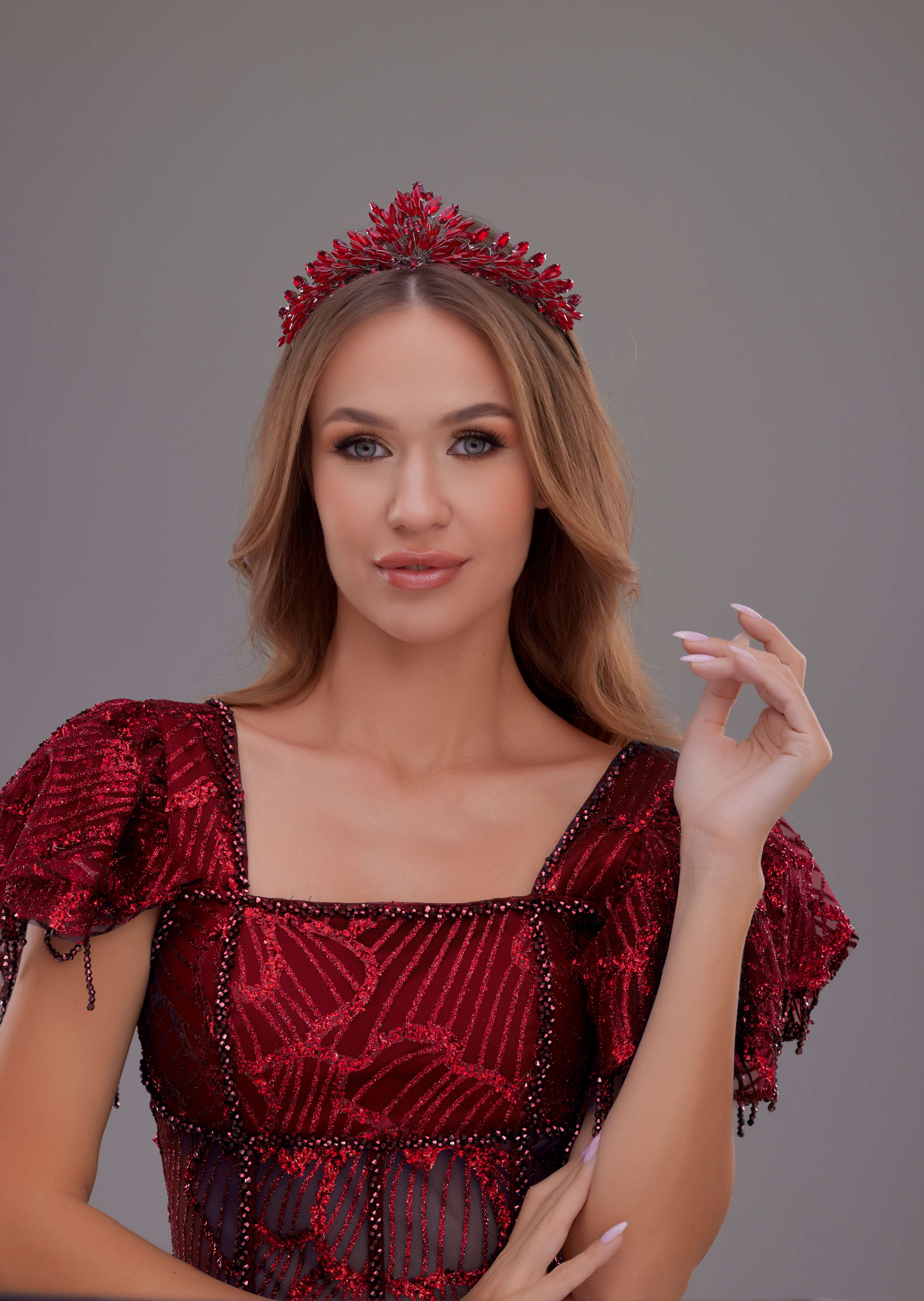 Kırmızı kristal prenses gelin tacı – bordo taşlı ışıltılı düğün ve özel gece tacı, kırmızı abiye uyumlu saç aksesuarı