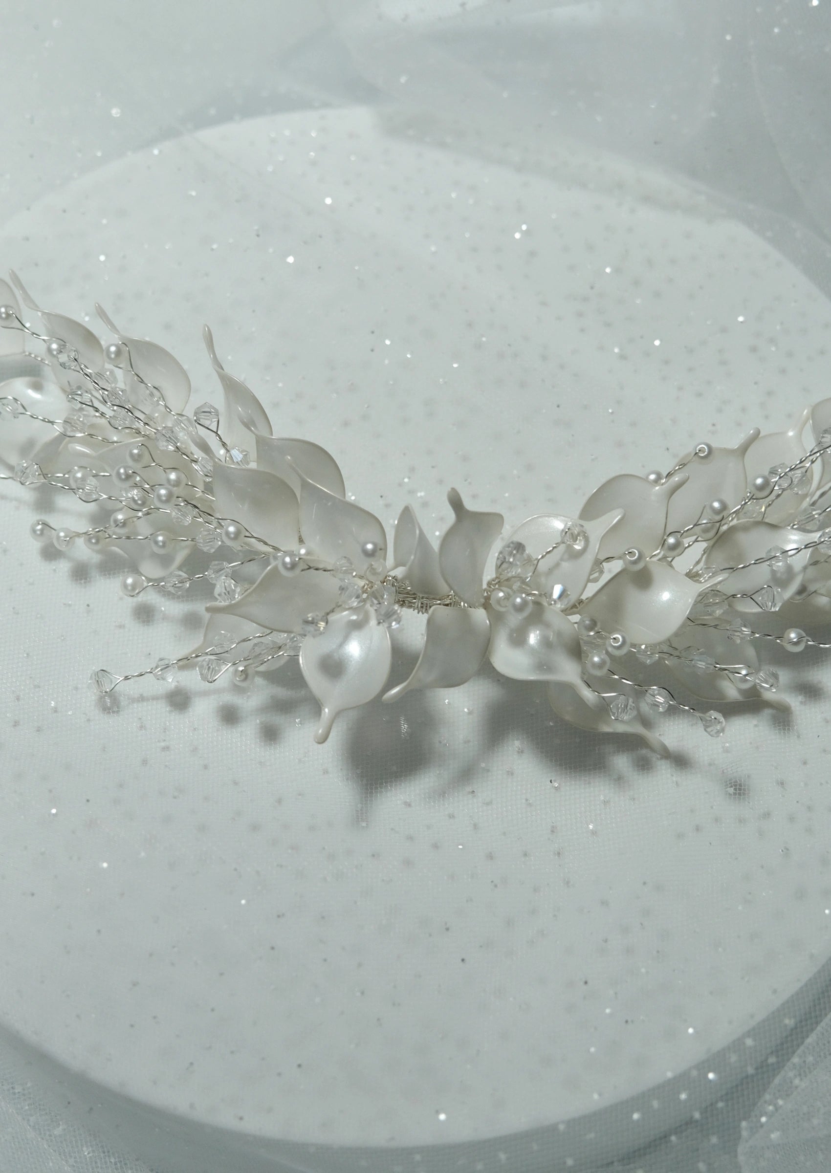 Elegant Leaf Patterned Hair Clip