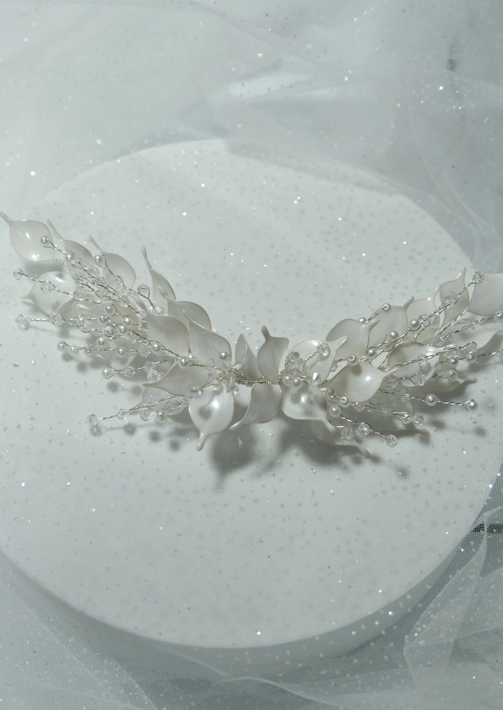 Elegant Leaf Patterned Hair Clip